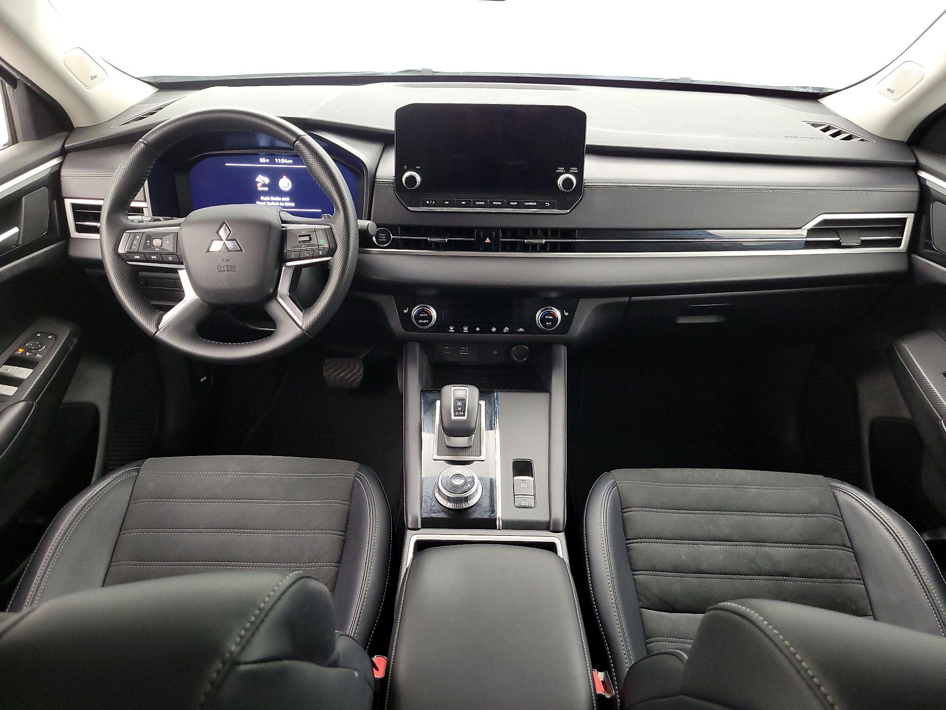 Thumbnail: 2024 Mitsubishi Outlander - 9