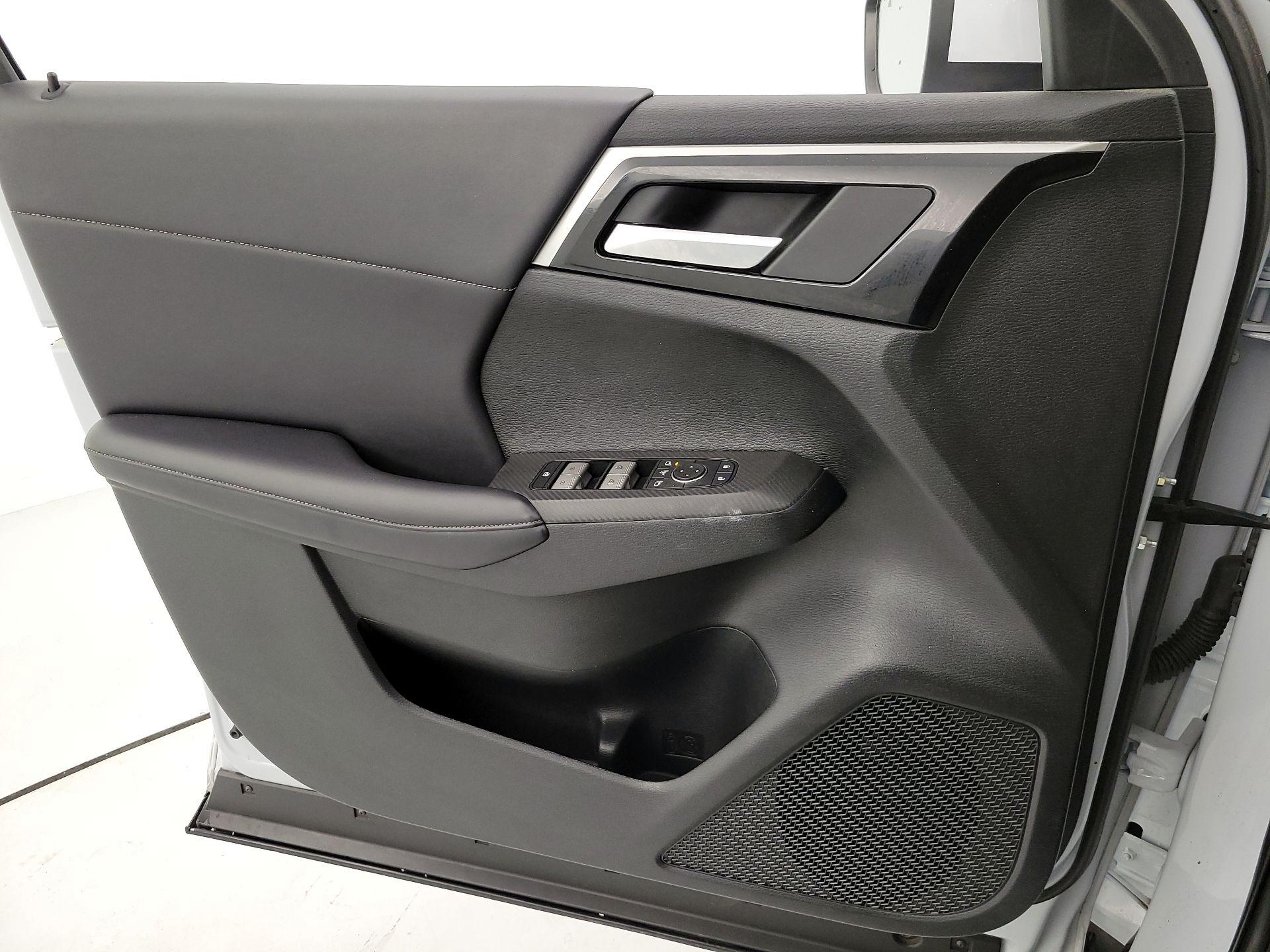 Thumbnail: 2024 Mitsubishi Outlander - 12