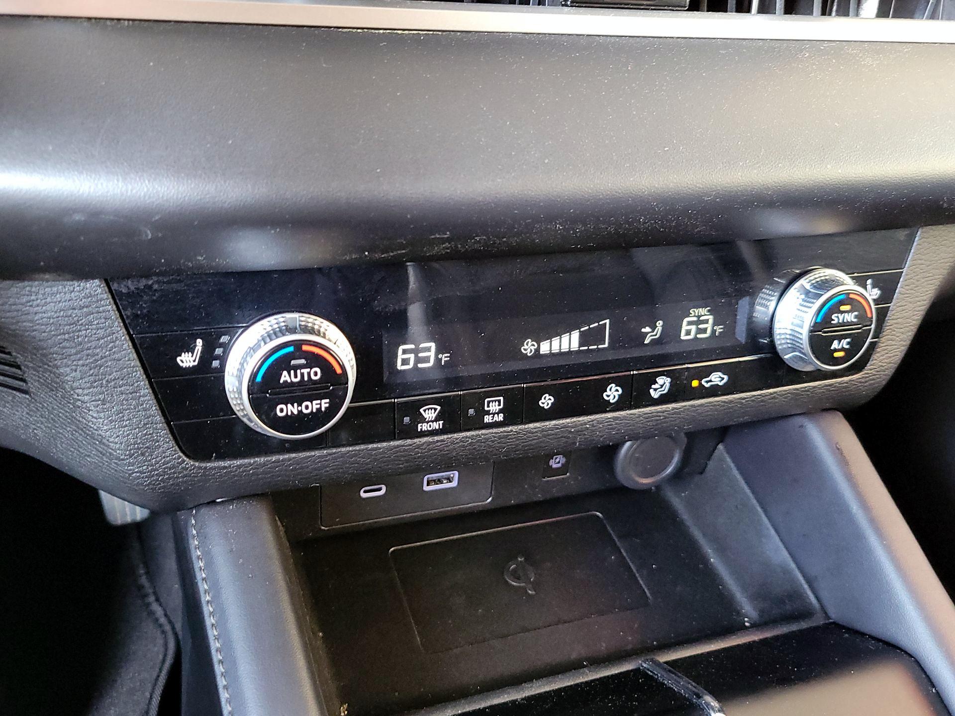 Thumbnail: 2024 Mitsubishi Outlander - 17