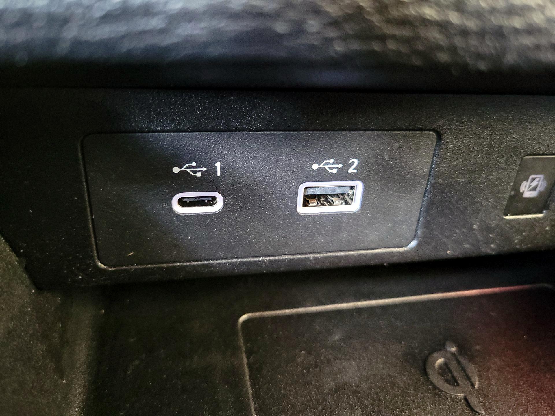 Thumbnail: 2024 Mitsubishi Outlander - 19