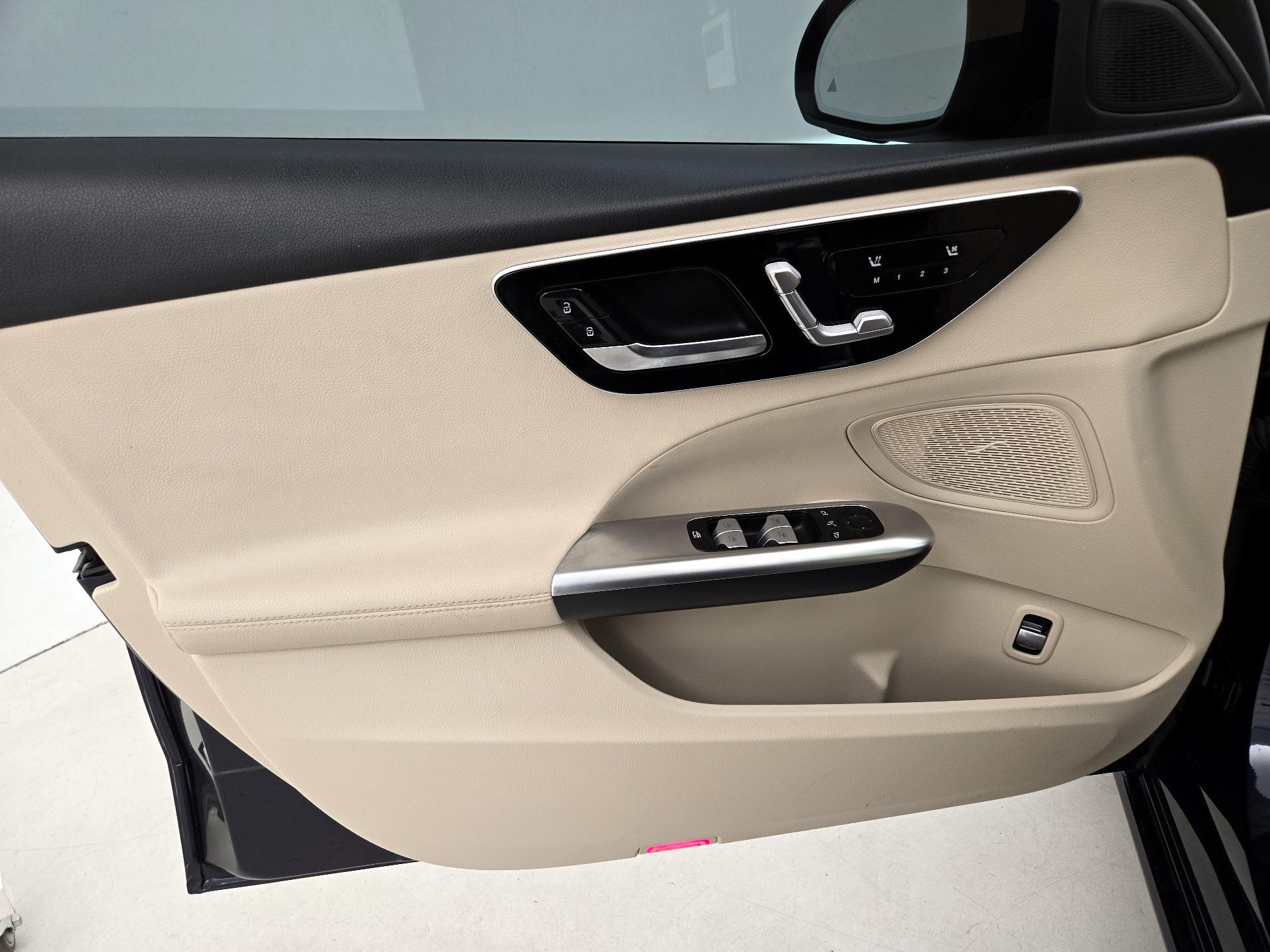 Thumbnail: 2022 Mercedes-Benz C-Class - 12