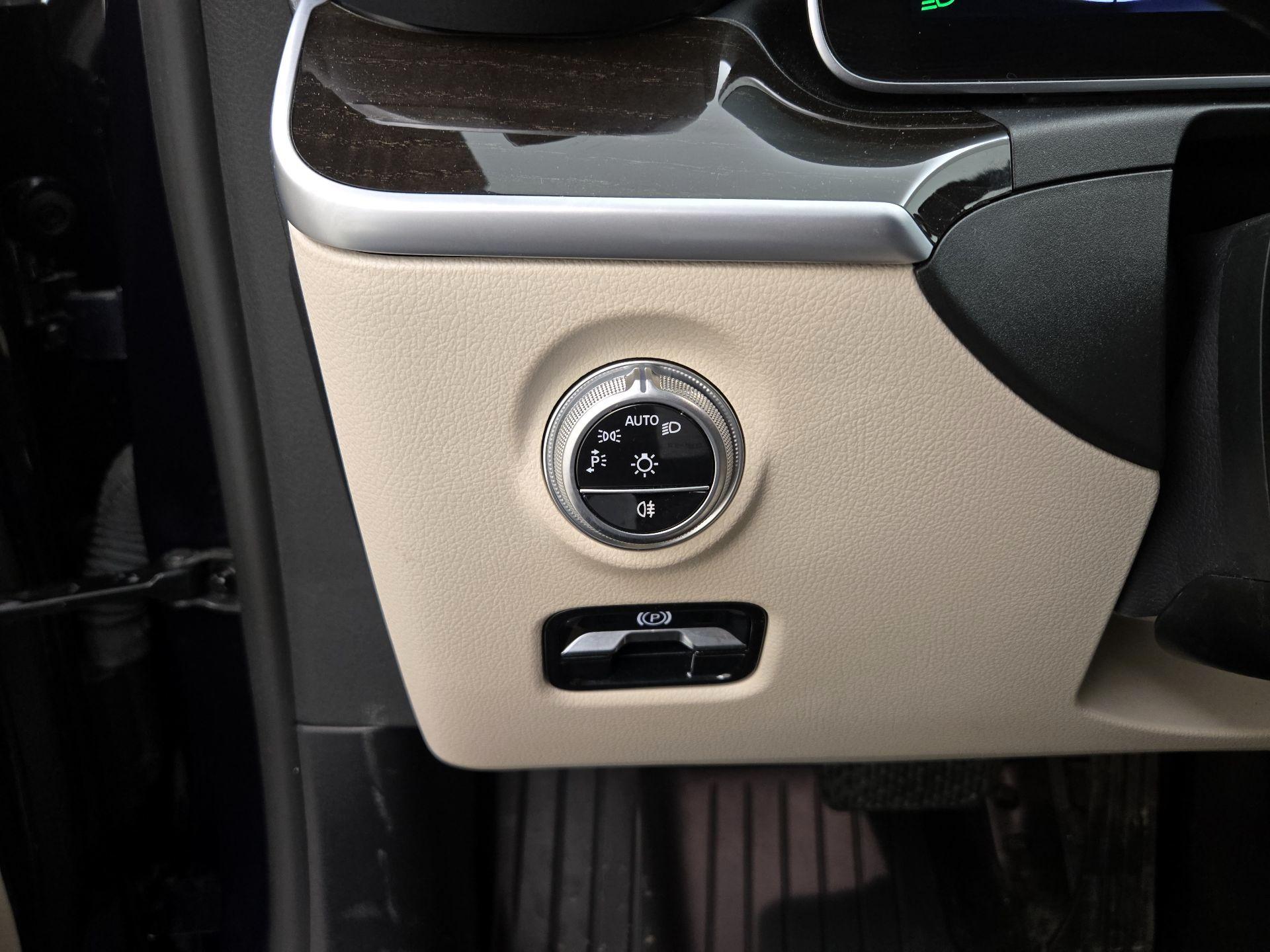 Thumbnail: 2022 Mercedes-Benz C-Class - 13