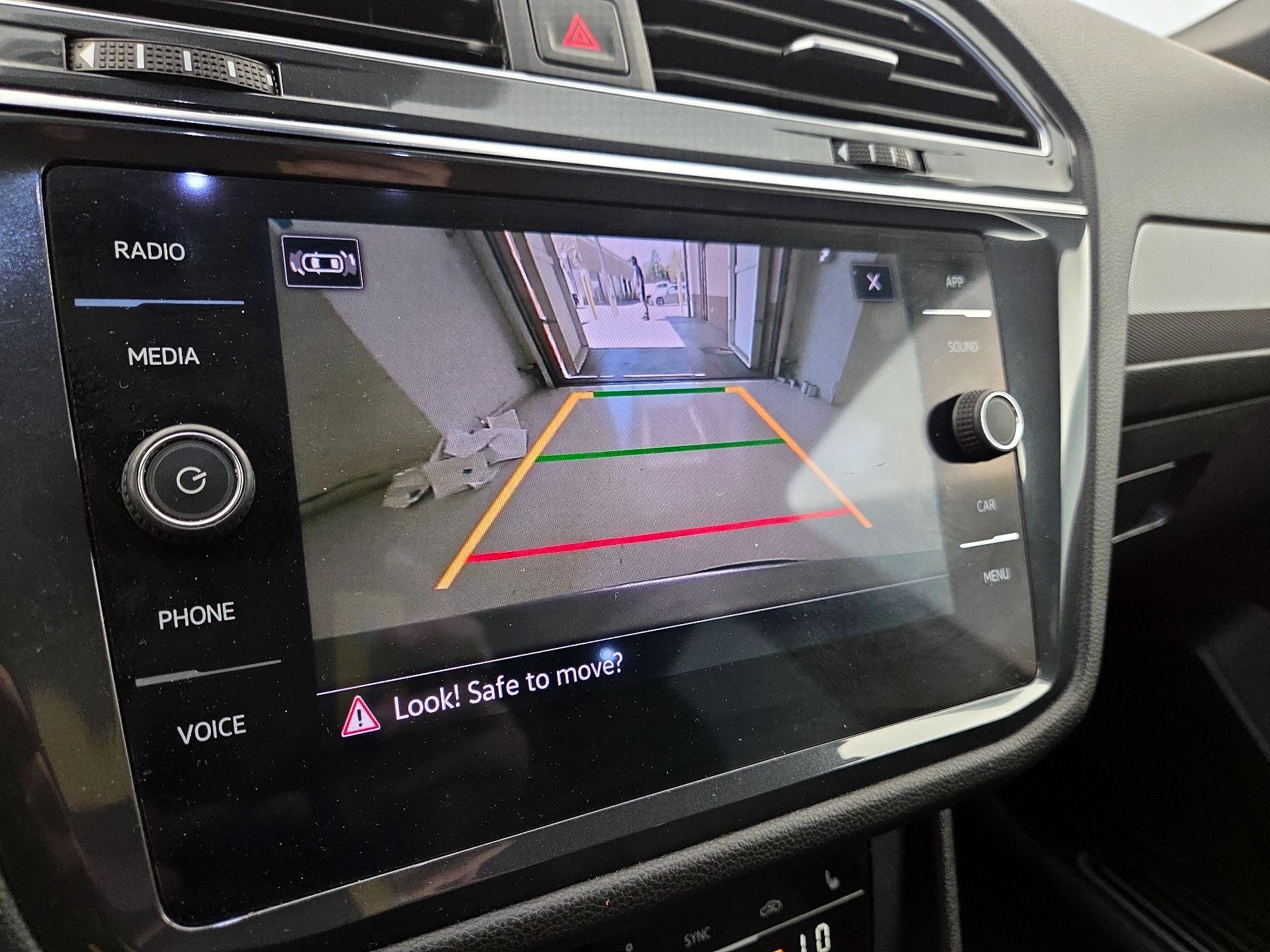 Thumbnail: 2023 Volkswagen Tiguan - 14