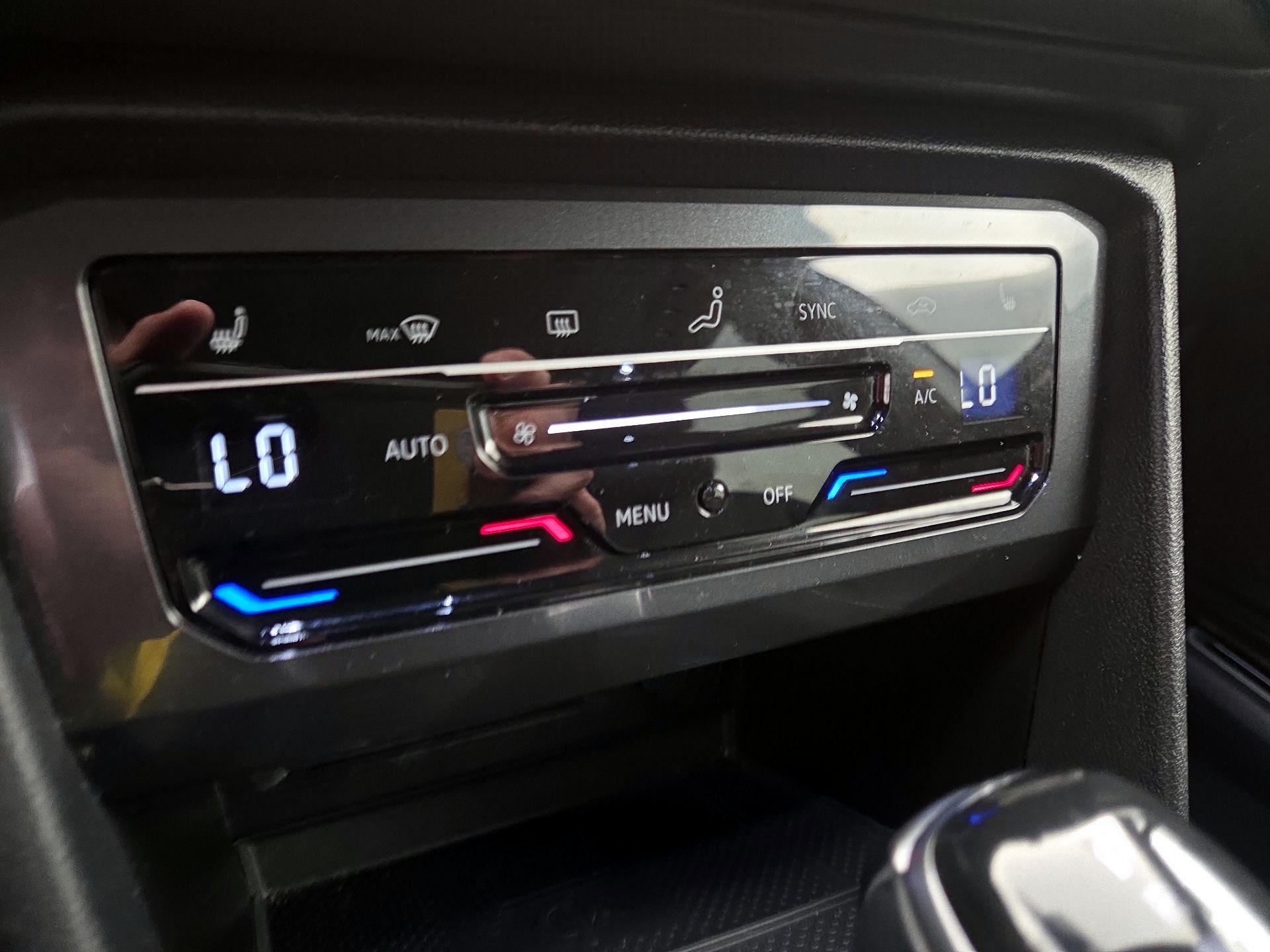 Thumbnail: 2023 Volkswagen Tiguan - 16