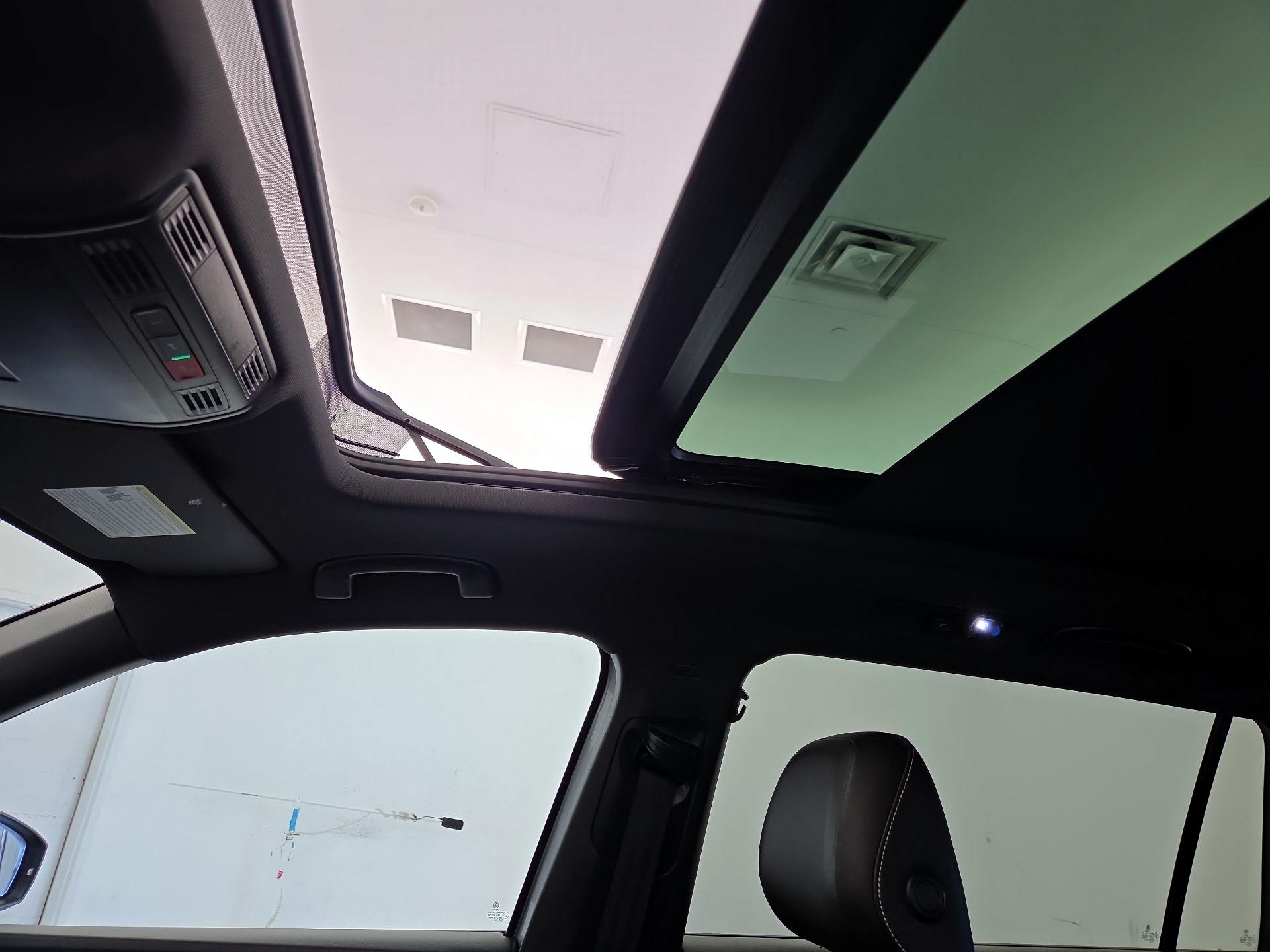 Thumbnail: 2023 Volkswagen Tiguan - 19