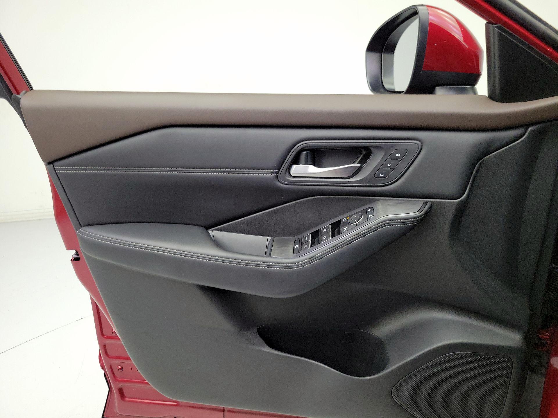 Thumbnail: 2023 Nissan Rogue - 12