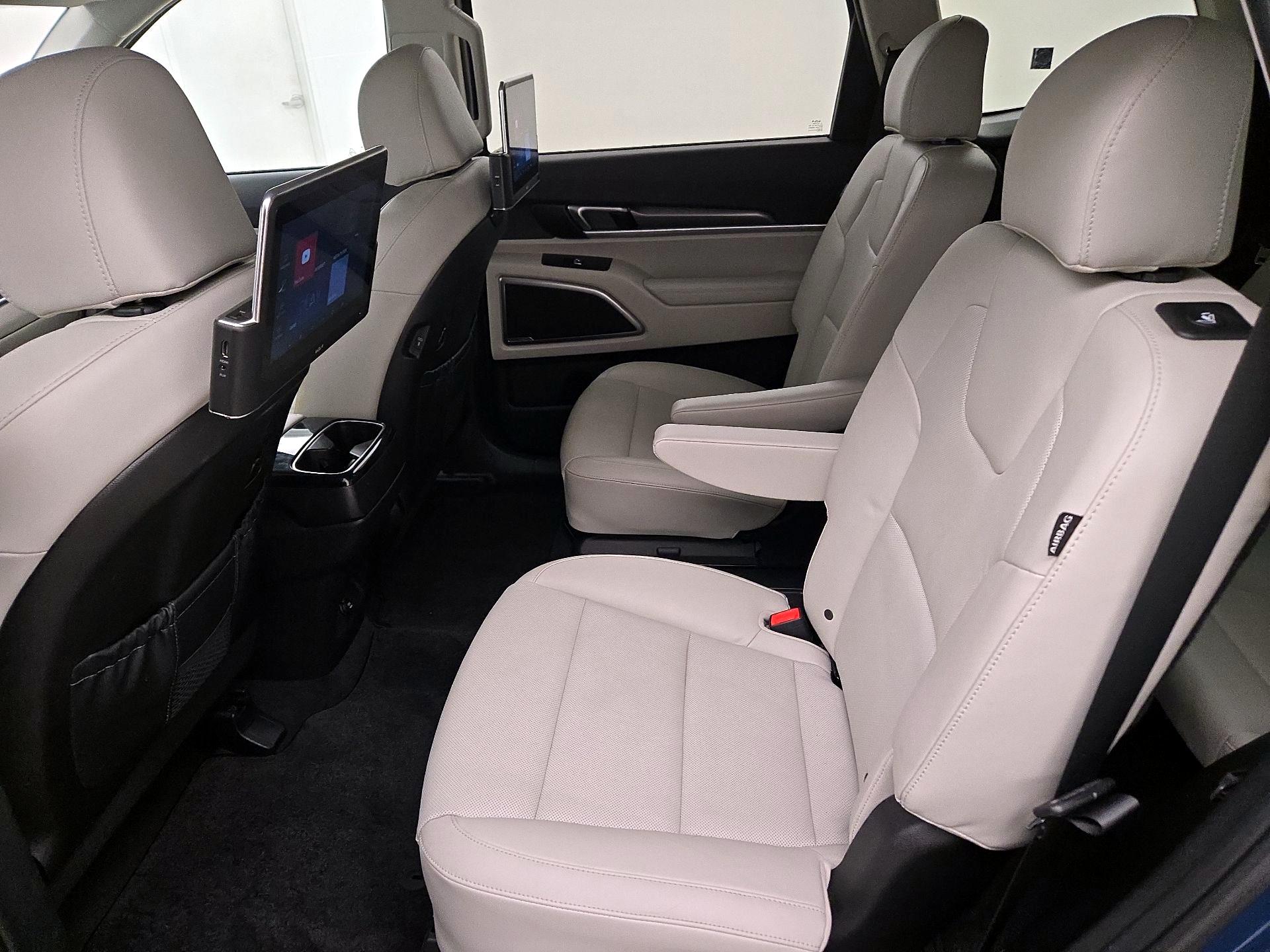 Thumbnail: 2023 Kia Telluride - 19