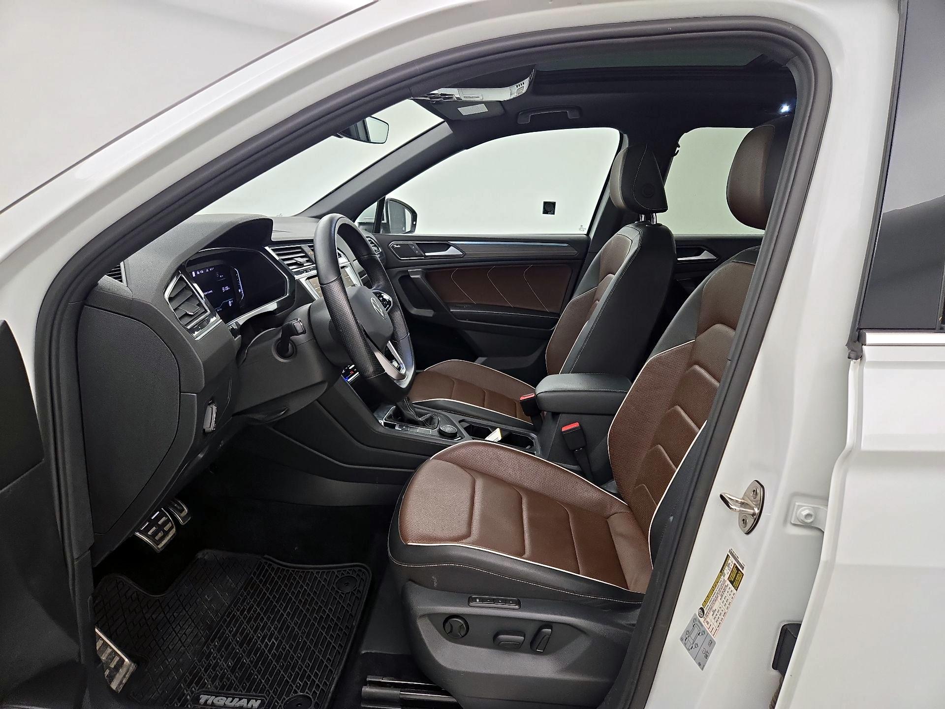 Thumbnail: 2022 Volkswagen Tiguan - 11