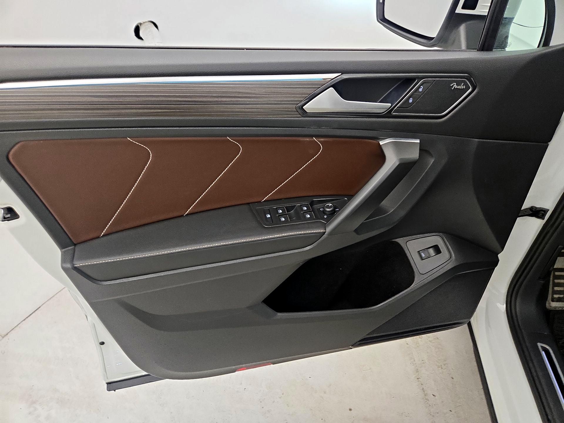 Thumbnail: 2022 Volkswagen Tiguan - 12