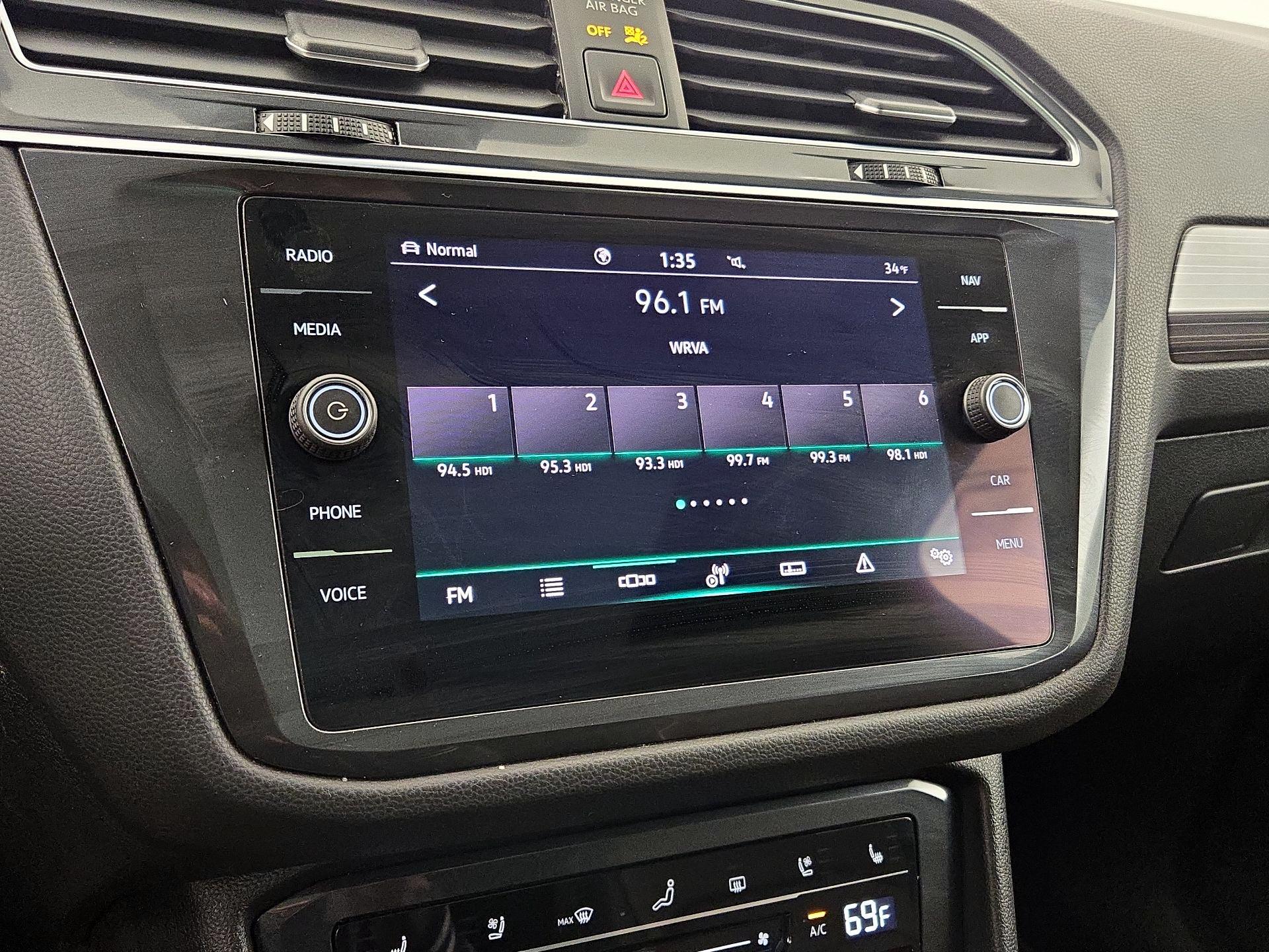 Thumbnail: 2022 Volkswagen Tiguan - 16