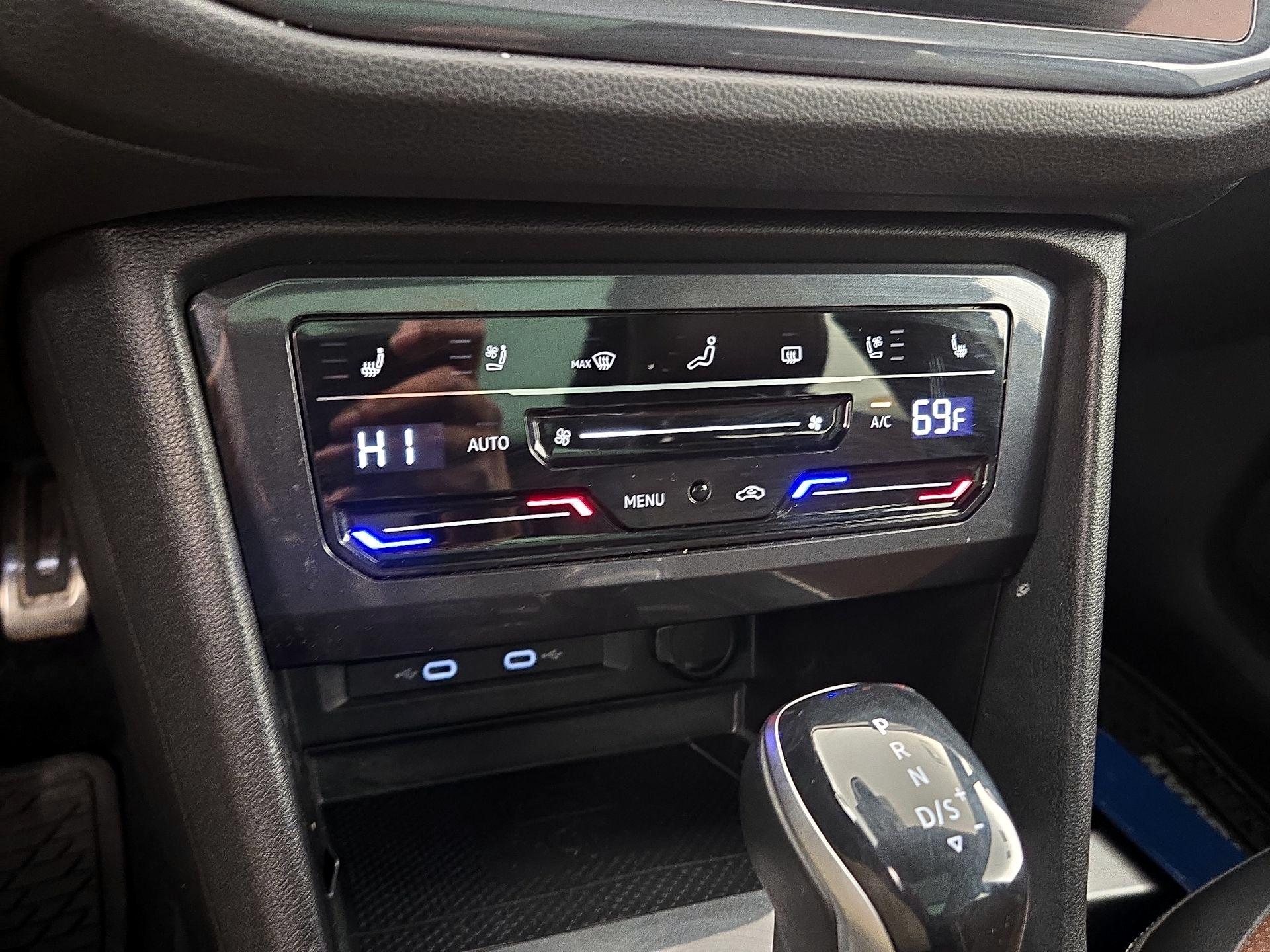 Thumbnail: 2022 Volkswagen Tiguan - 17