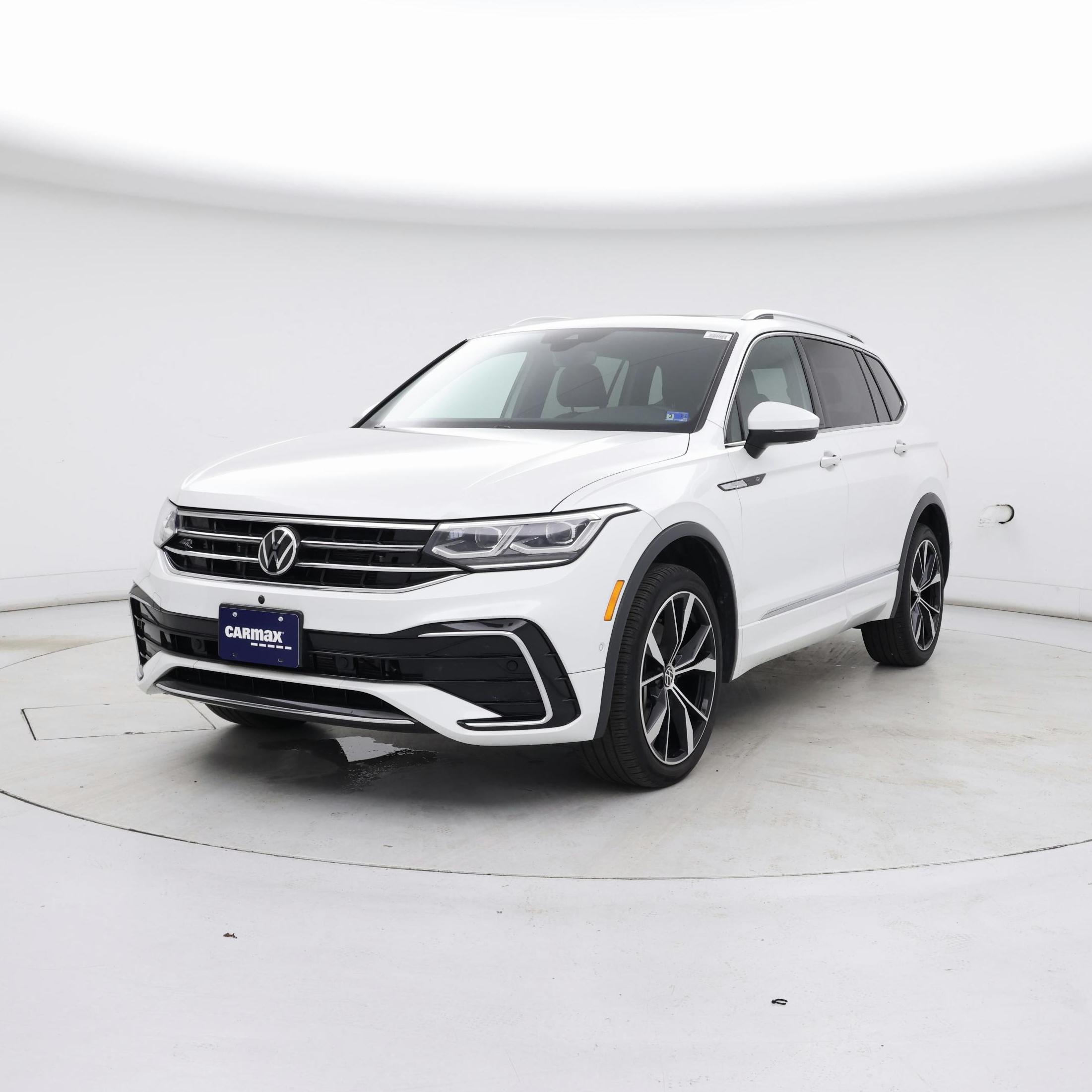 Thumbnail: 2022 Volkswagen Tiguan - 4