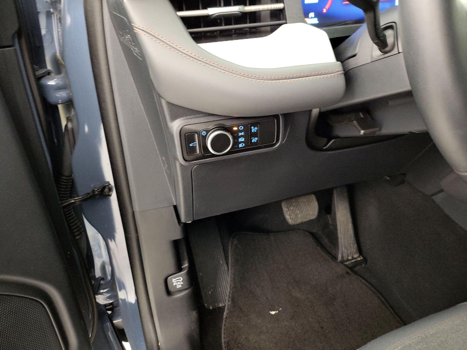 Thumbnail: 2025 Ford Explorer - 13