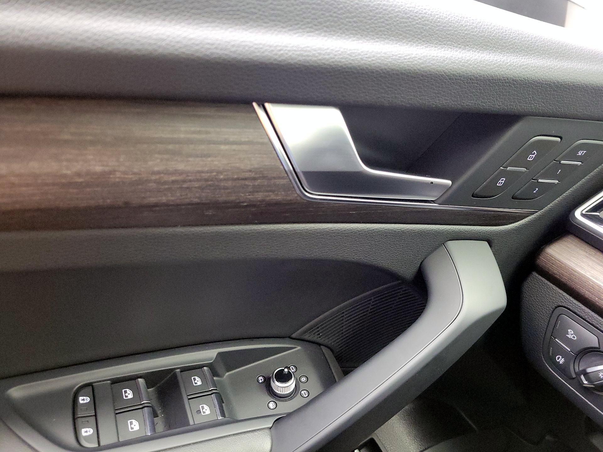 Thumbnail: 2023 Audi Q5 - 10