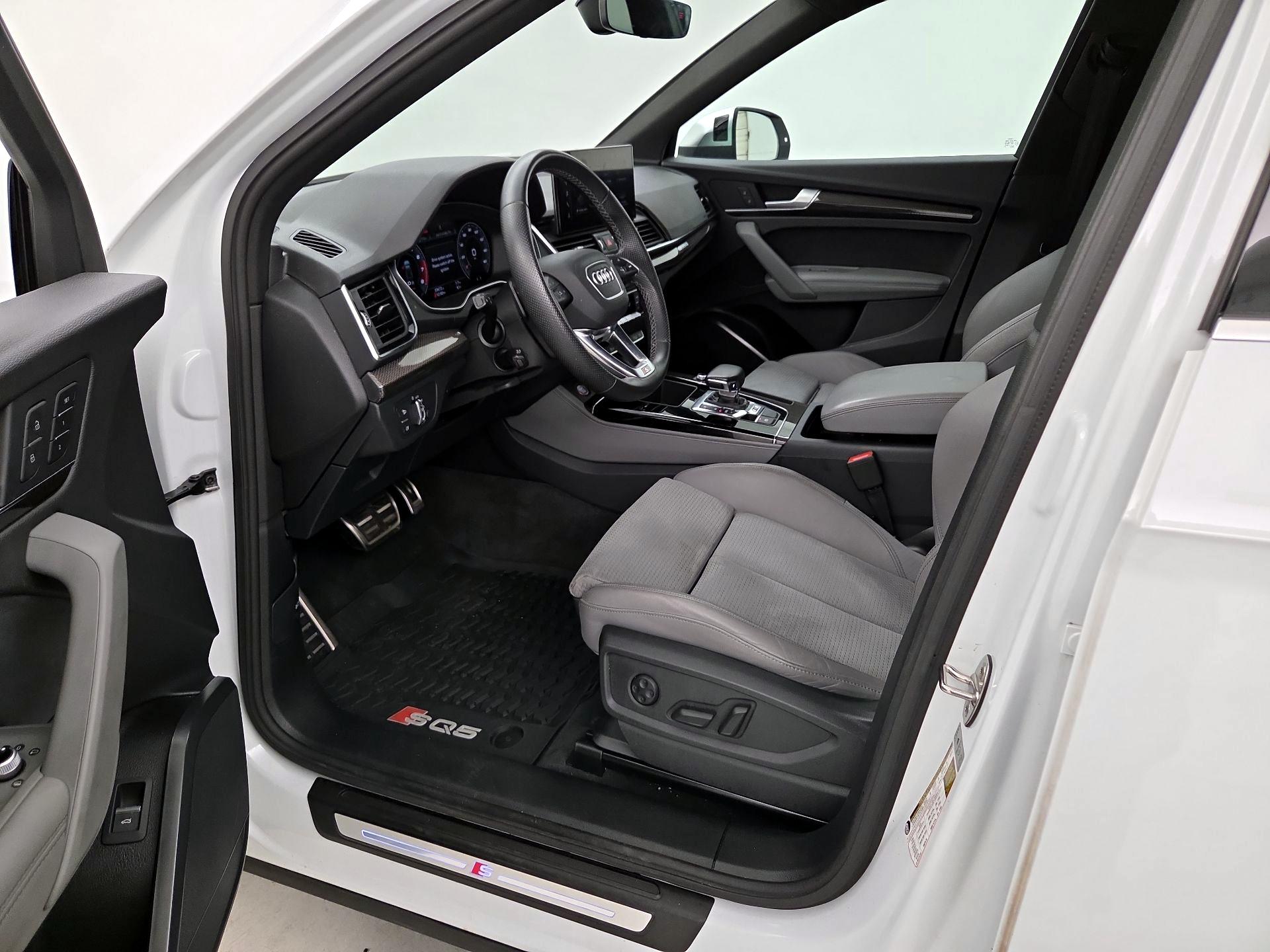 Thumbnail: 2022 Audi SQ5 - 11