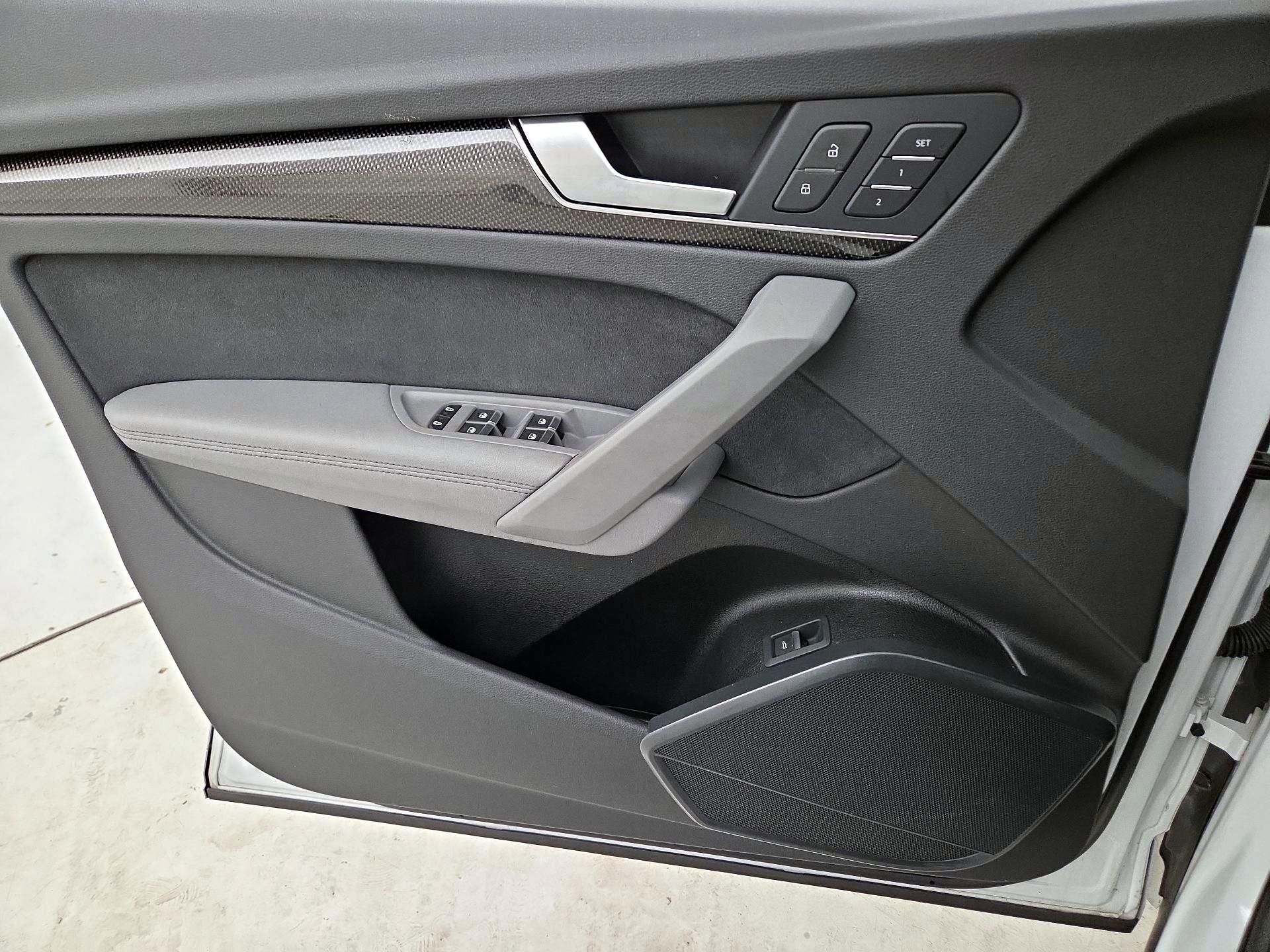 Thumbnail: 2022 Audi SQ5 - 12