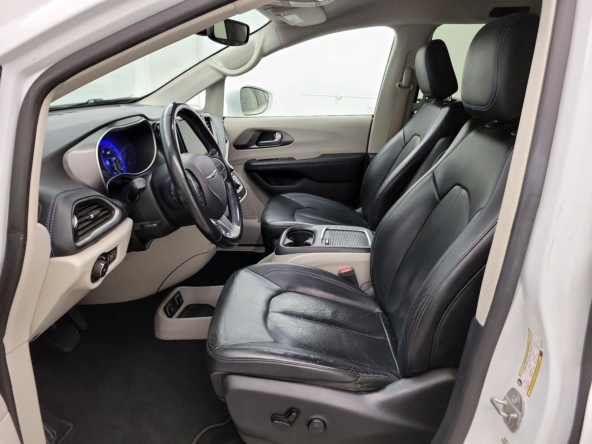 Thumbnail: 2021 Chrysler Pacifica - 11
