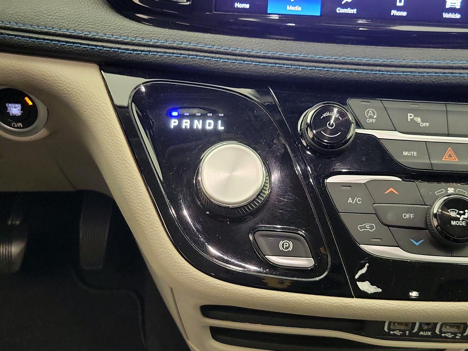 Thumbnail: 2021 Chrysler Pacifica - 17