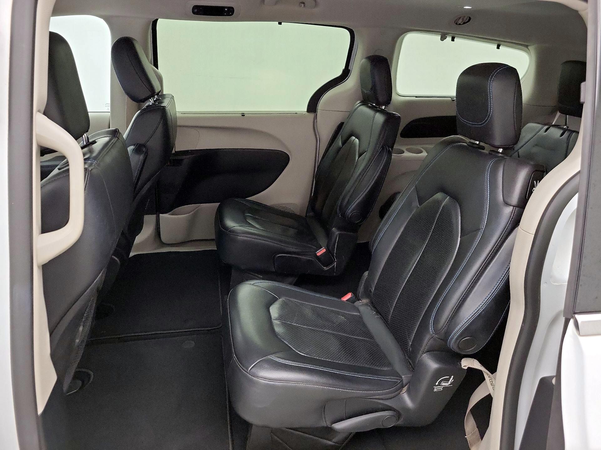Thumbnail: 2021 Chrysler Pacifica - 19