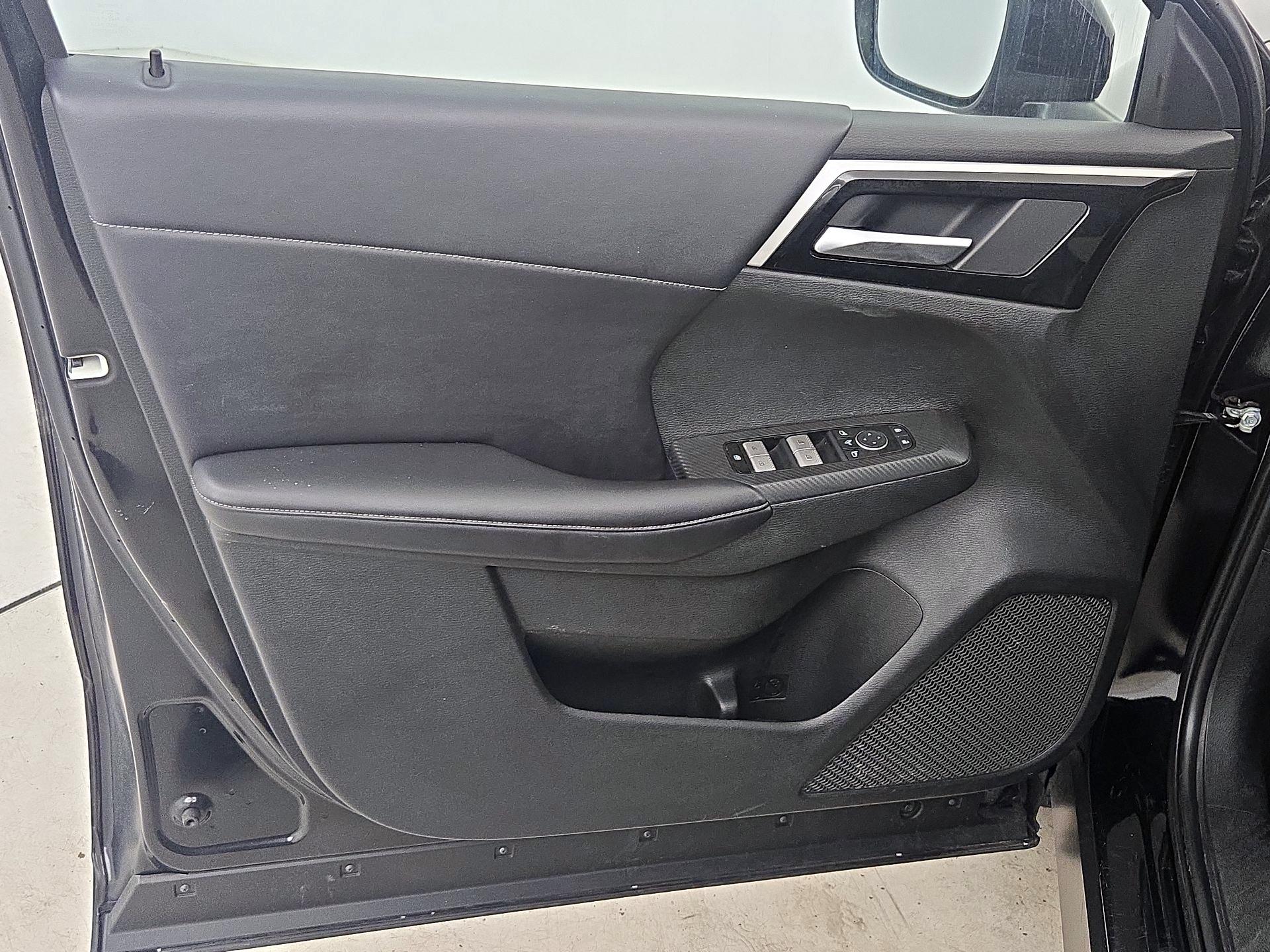 Thumbnail: 2024 Mitsubishi Outlander - 12