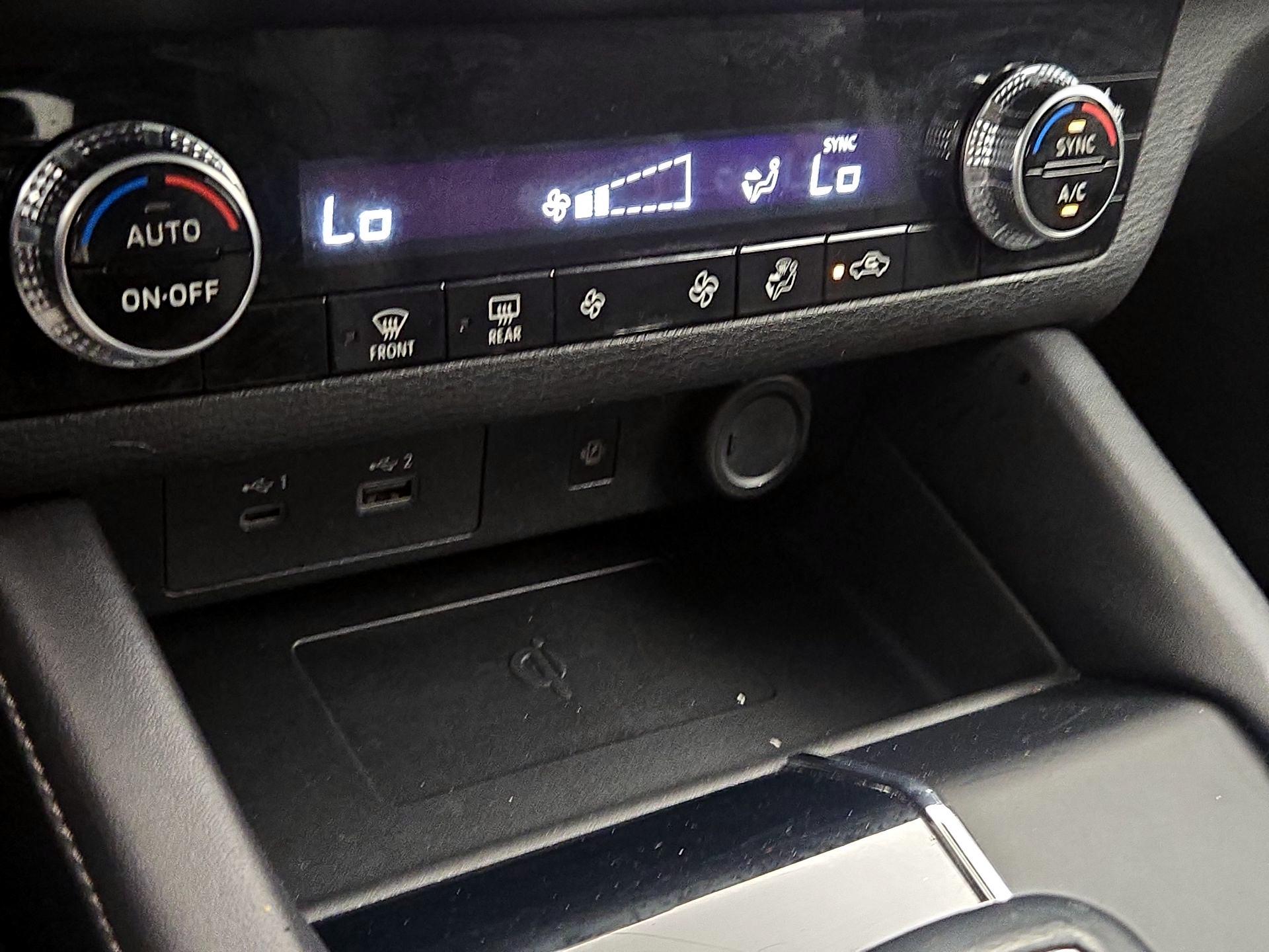 Thumbnail: 2024 Mitsubishi Outlander - 17