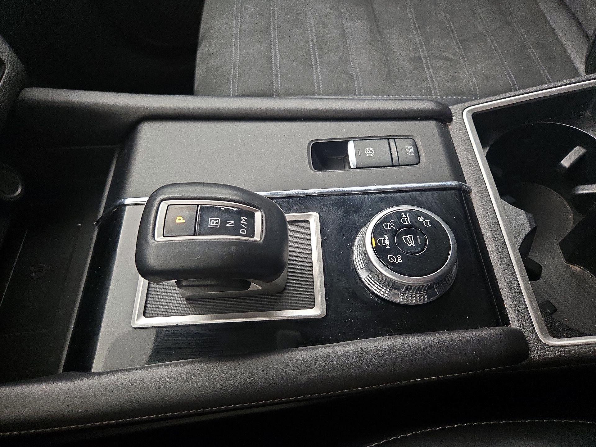 Thumbnail: 2024 Mitsubishi Outlander - 18