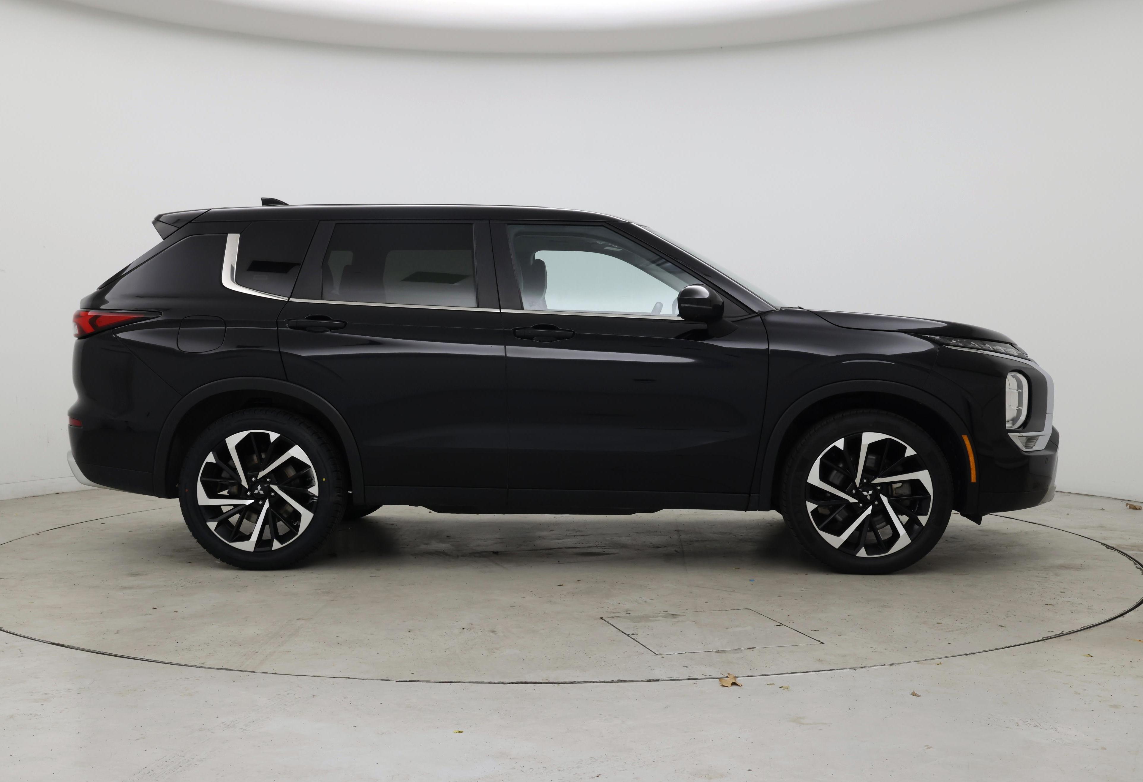 Thumbnail: 2024 Mitsubishi Outlander - 7