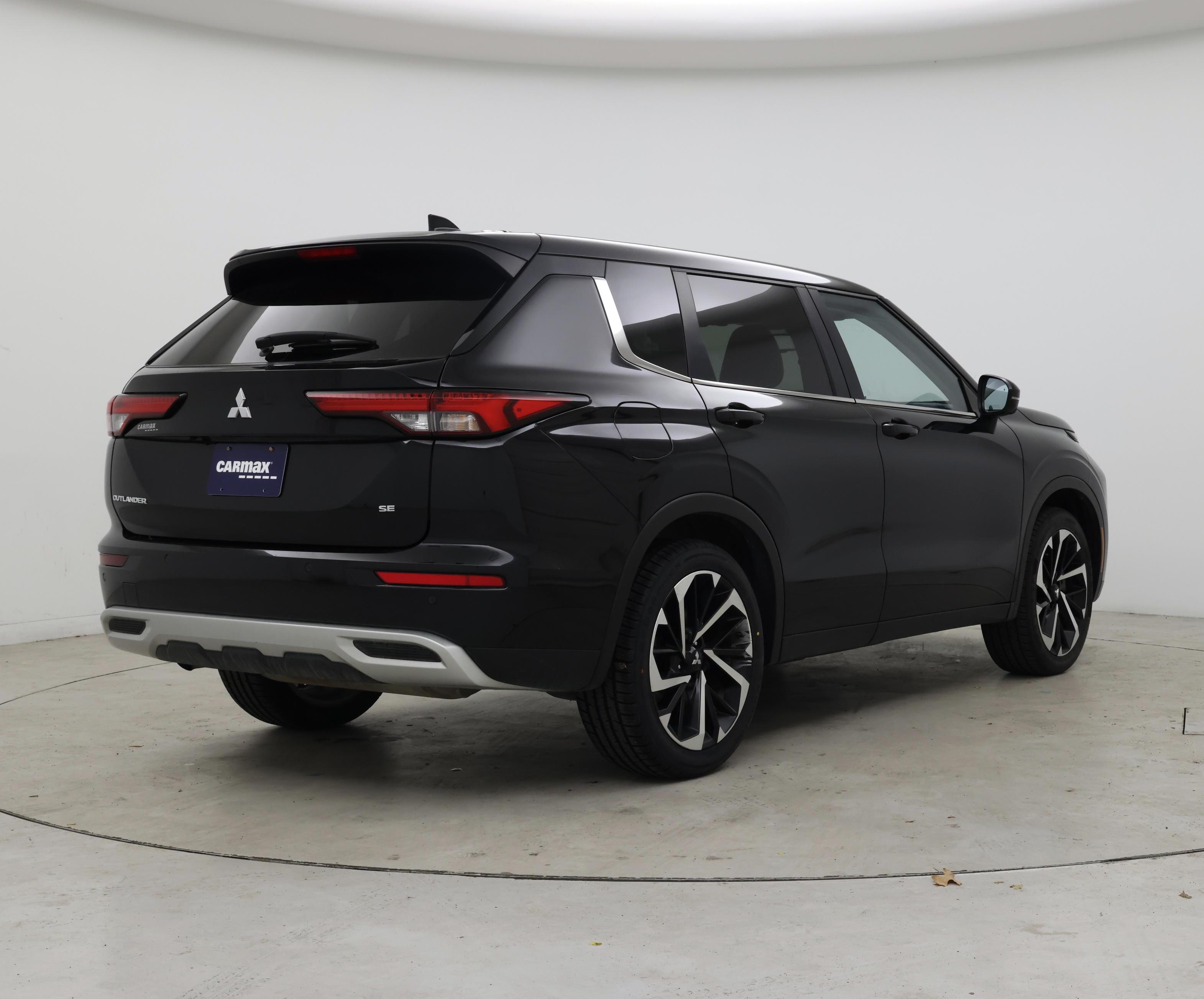 Thumbnail: 2024 Mitsubishi Outlander - 8