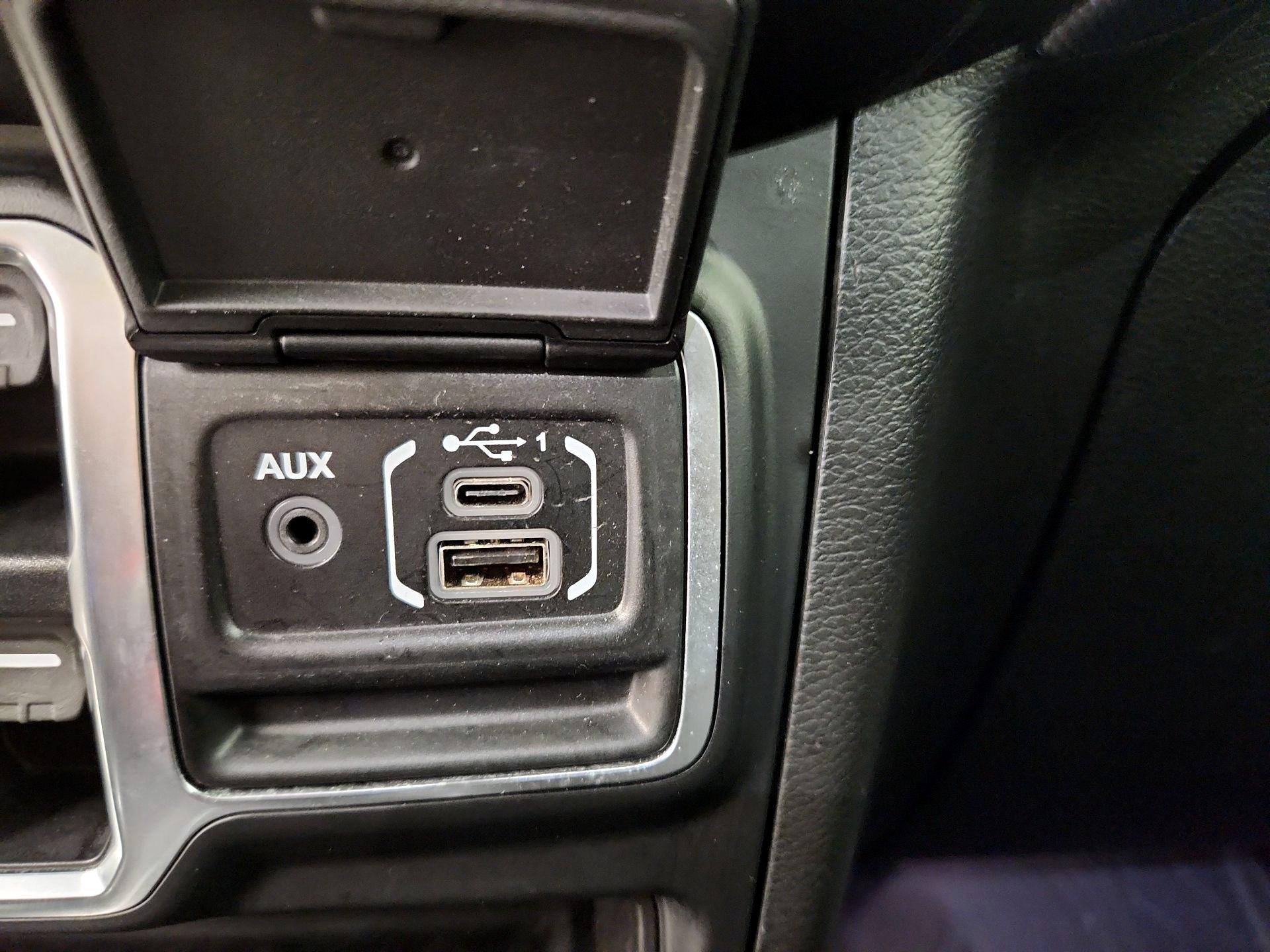 Thumbnail: 2022 Jeep Wrangler - 18