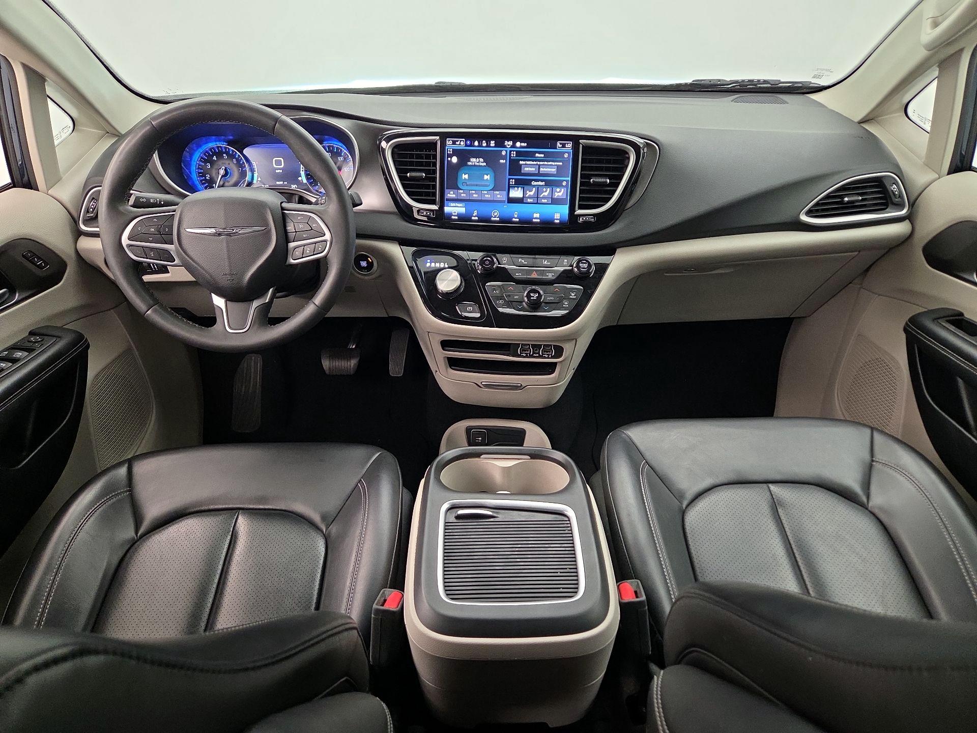 Thumbnail: 2023 Chrysler Pacifica - 9