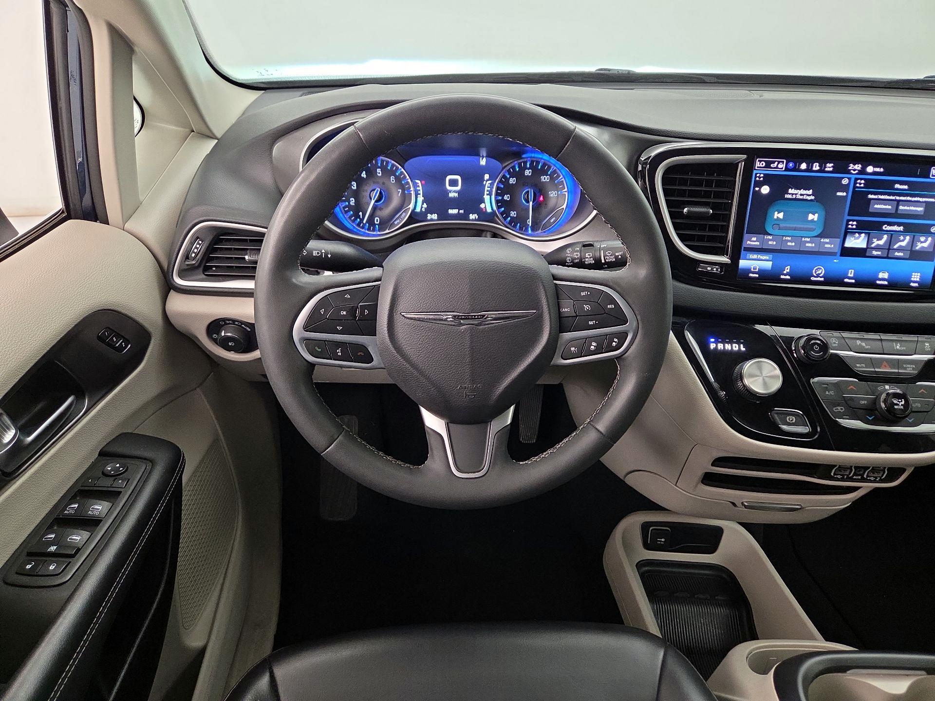 Thumbnail: 2023 Chrysler Pacifica - 10