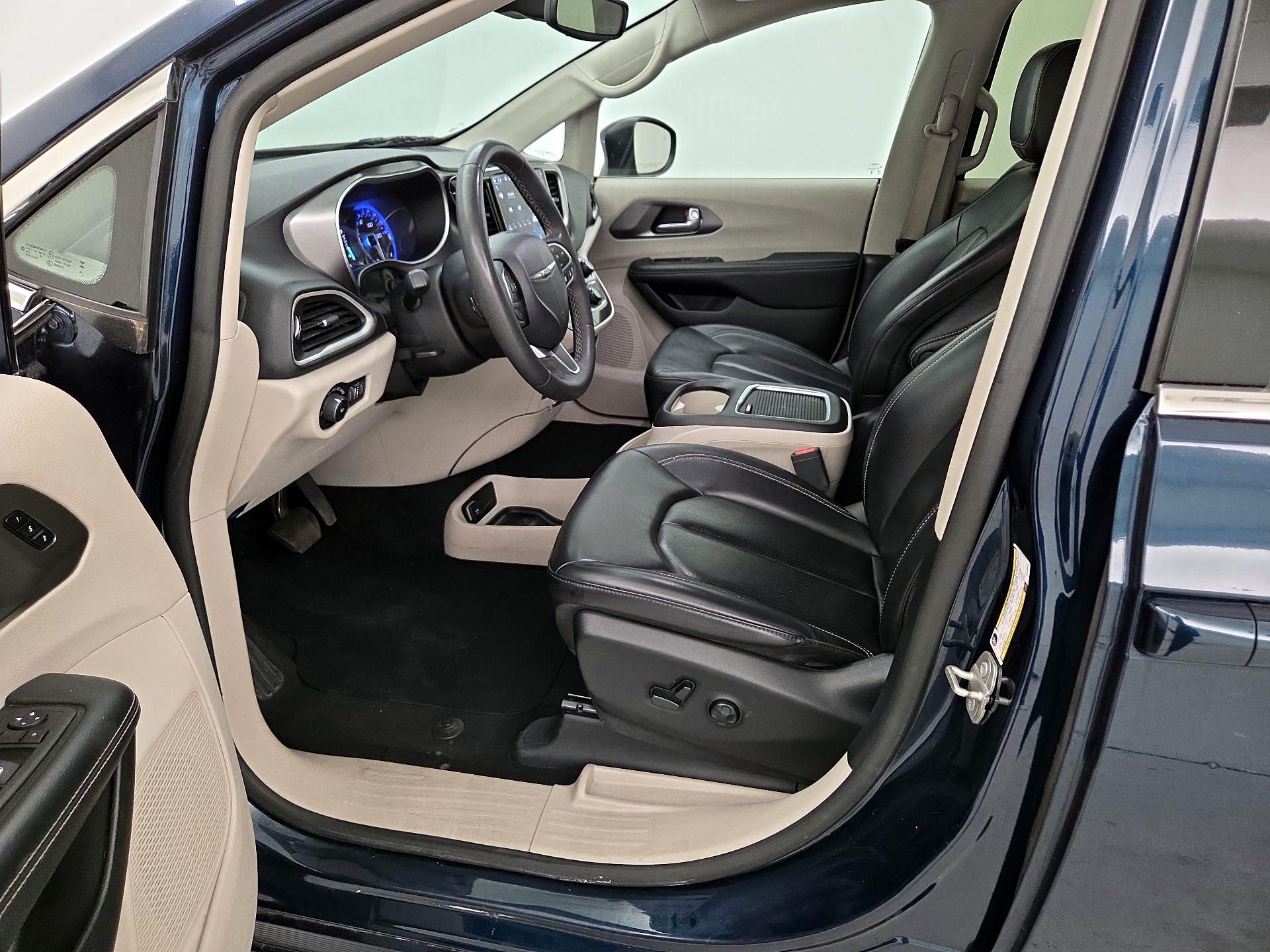 Thumbnail: 2023 Chrysler Pacifica - 11