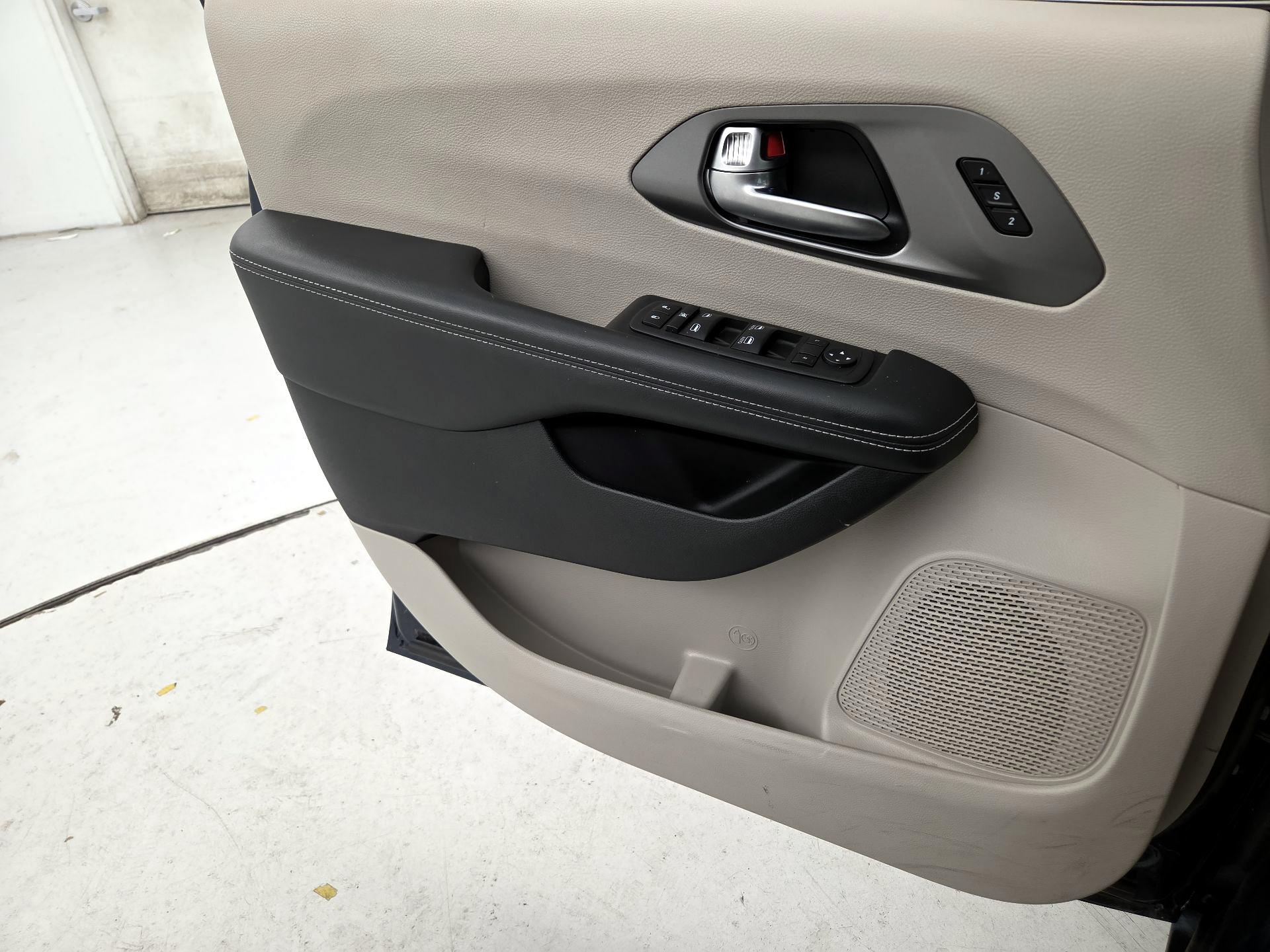 Thumbnail: 2023 Chrysler Pacifica - 12