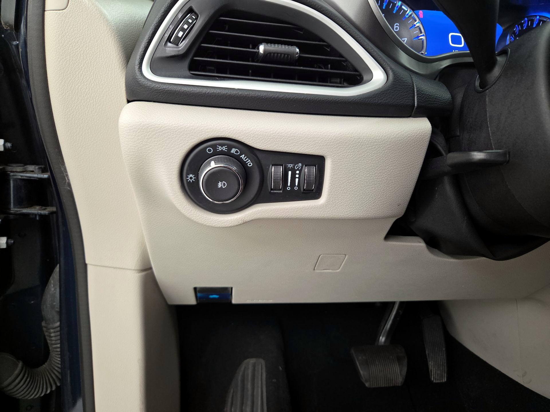 Thumbnail: 2023 Chrysler Pacifica - 13