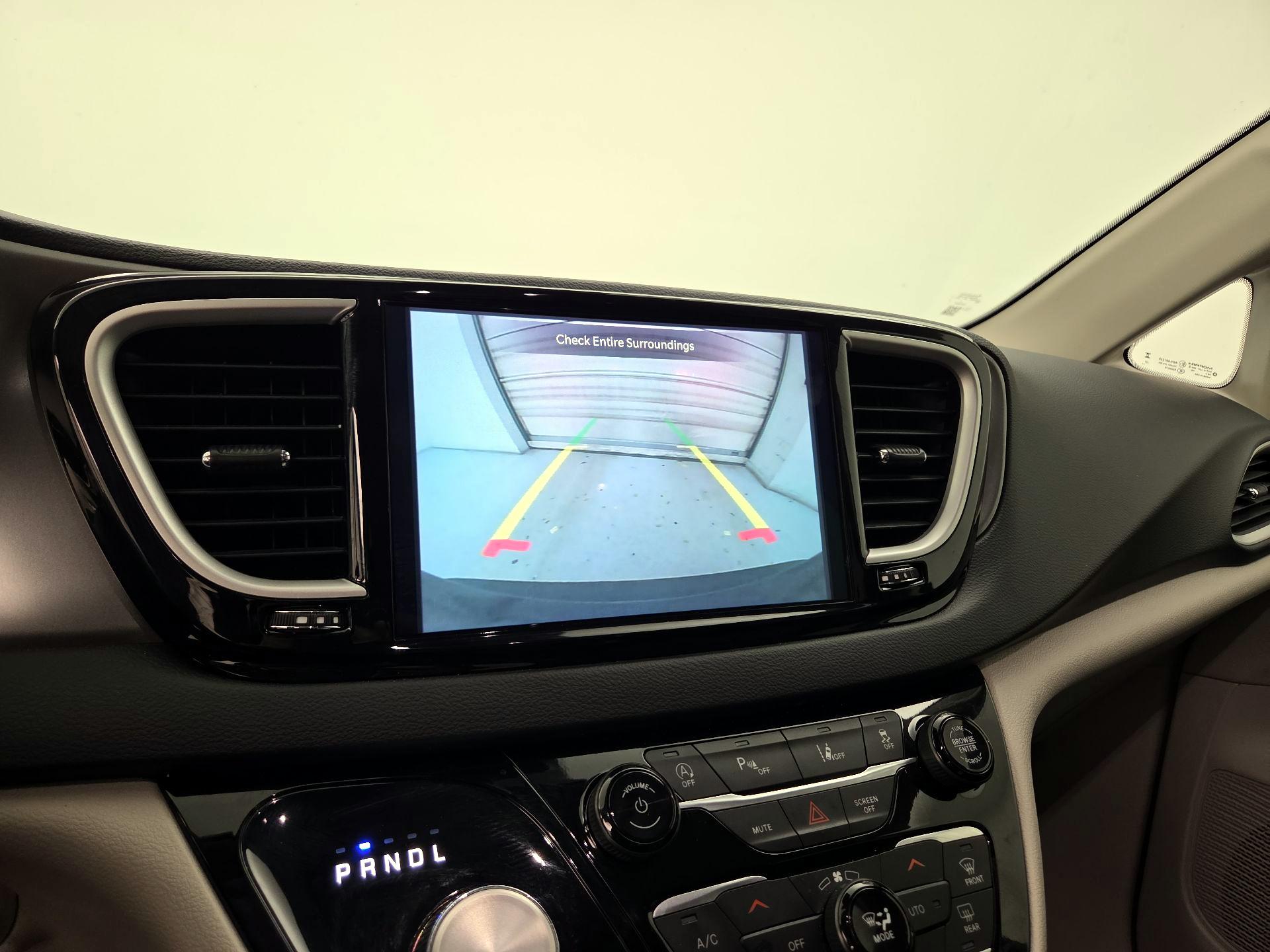 Thumbnail: 2023 Chrysler Pacifica - 14