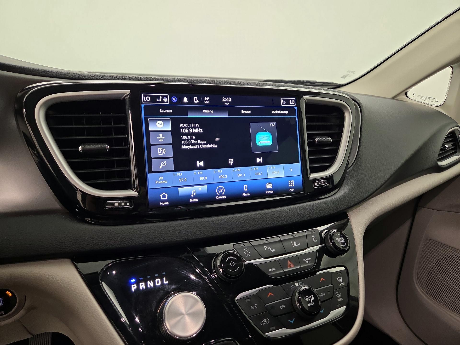 Thumbnail: 2023 Chrysler Pacifica - 15