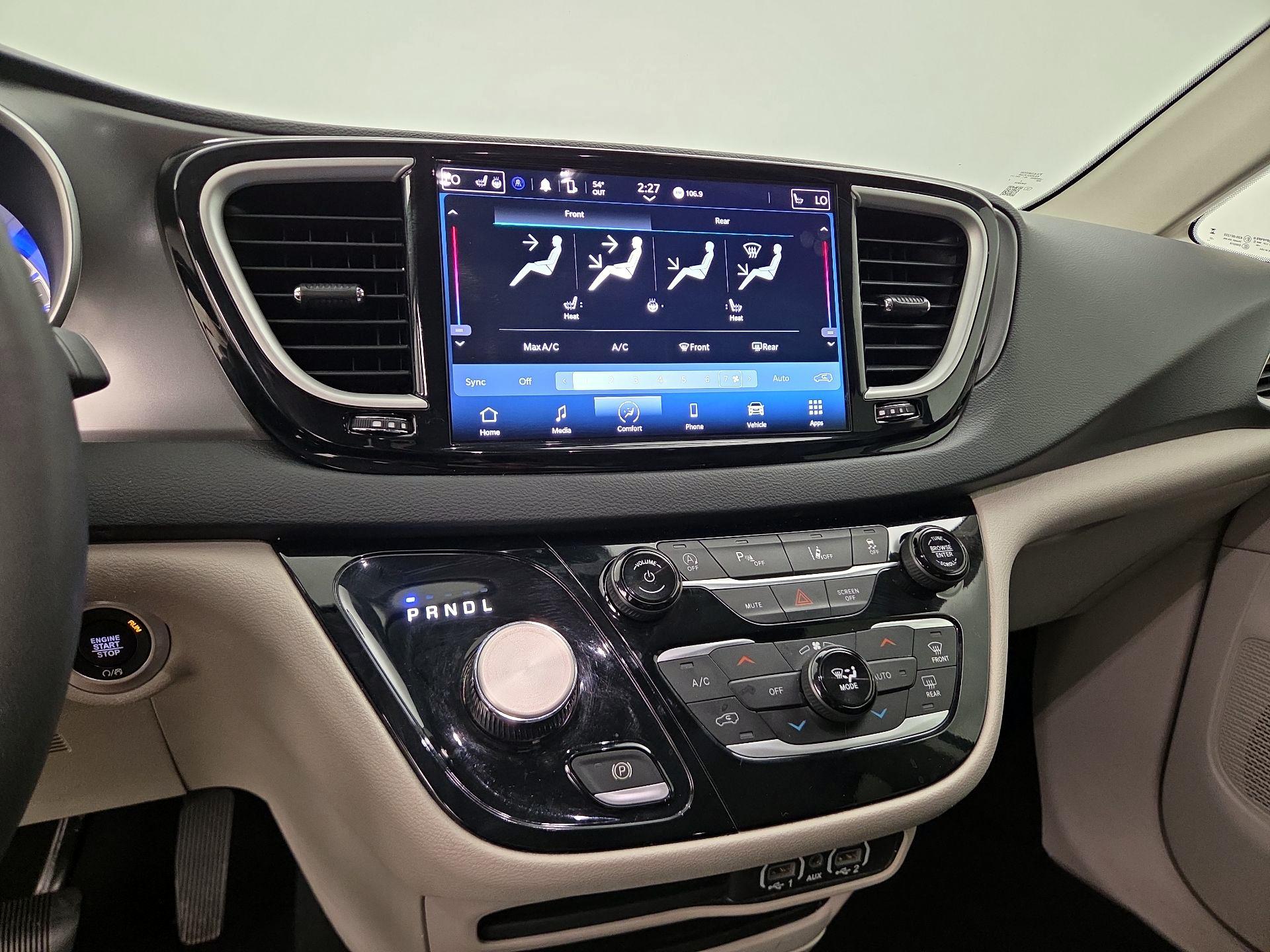 Thumbnail: 2023 Chrysler Pacifica - 16