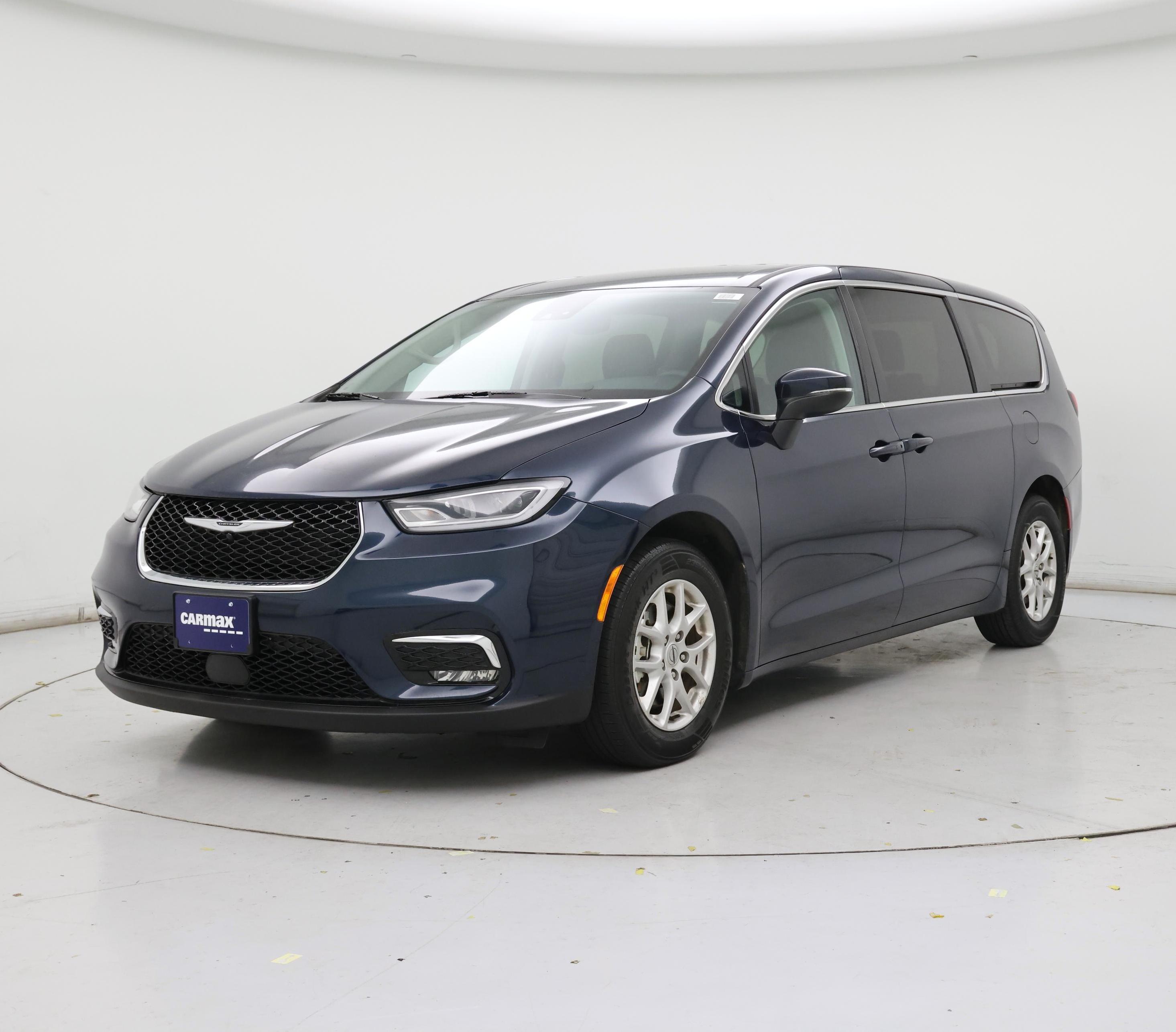 Thumbnail: 2023 Chrysler Pacifica - 4