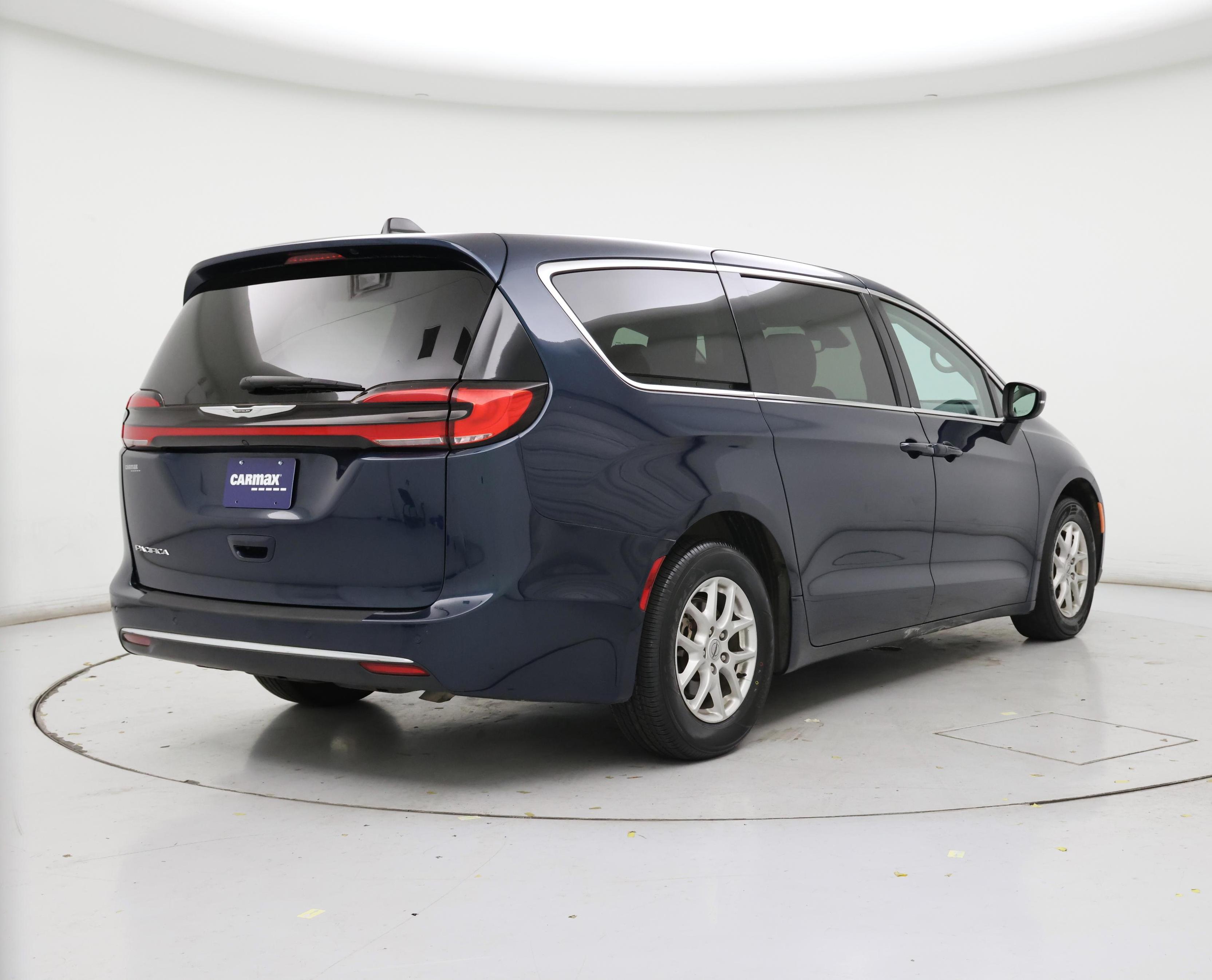 Thumbnail: 2023 Chrysler Pacifica - 8