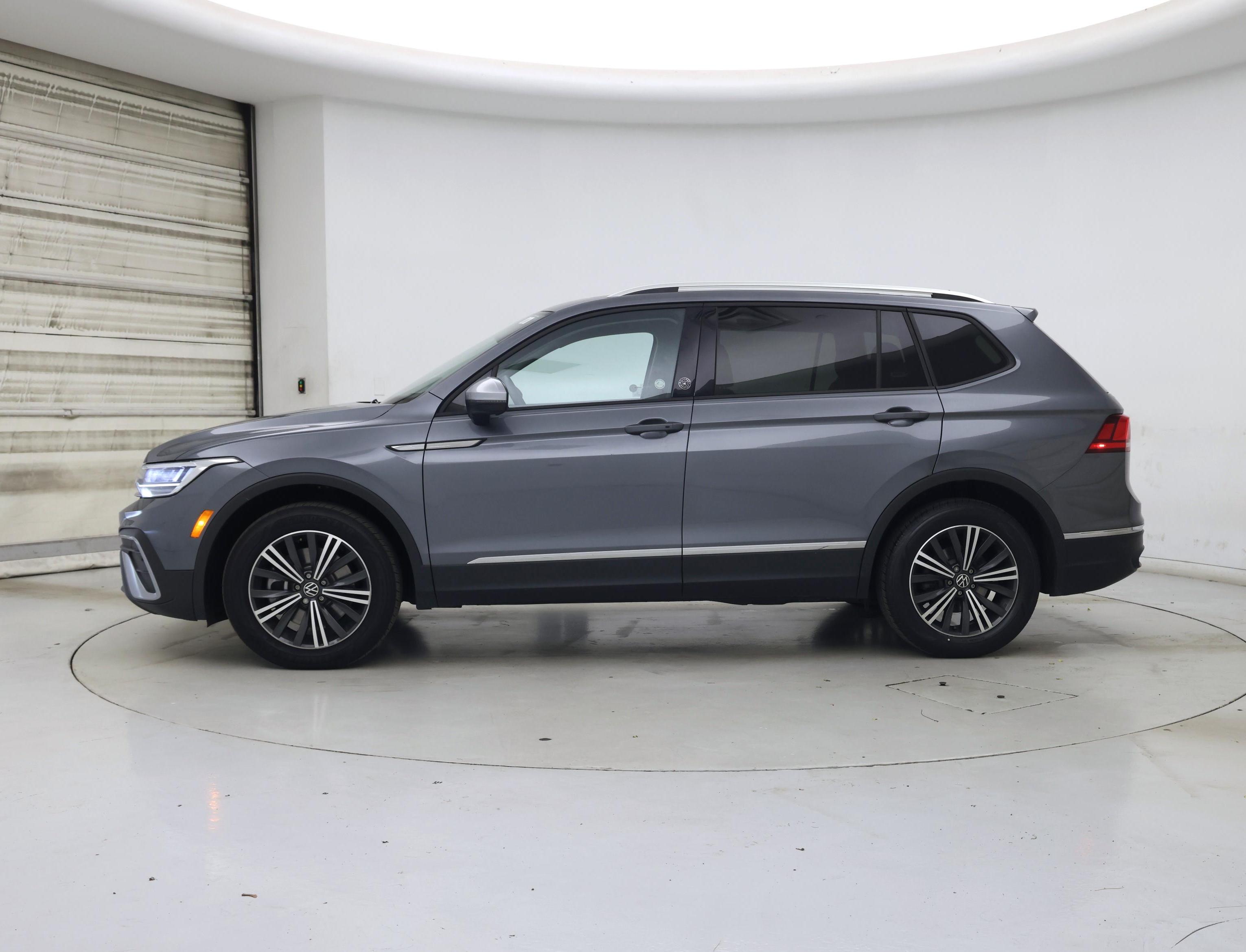 Thumbnail: 2024 Volkswagen Tiguan - 3