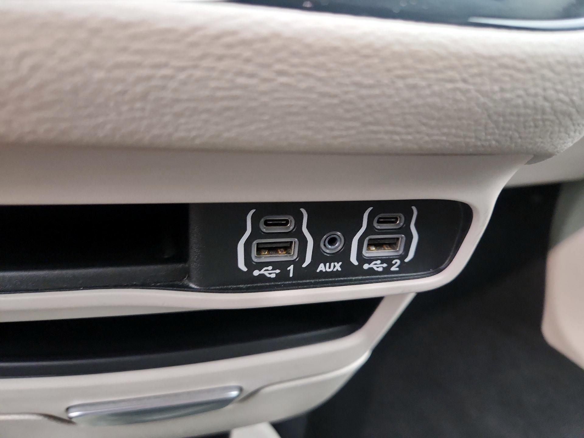 Thumbnail: 2024 Chrysler Pacifica - 19