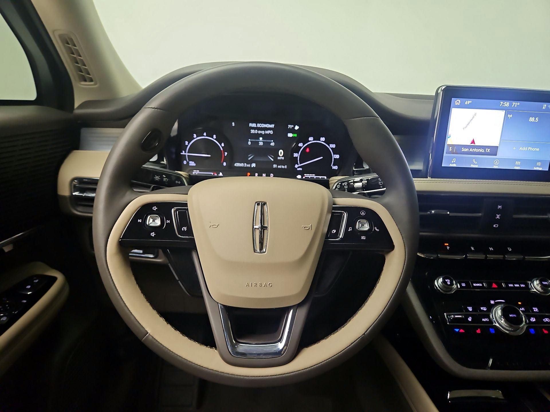 Thumbnail: 2022 Lincoln Corsair - 10