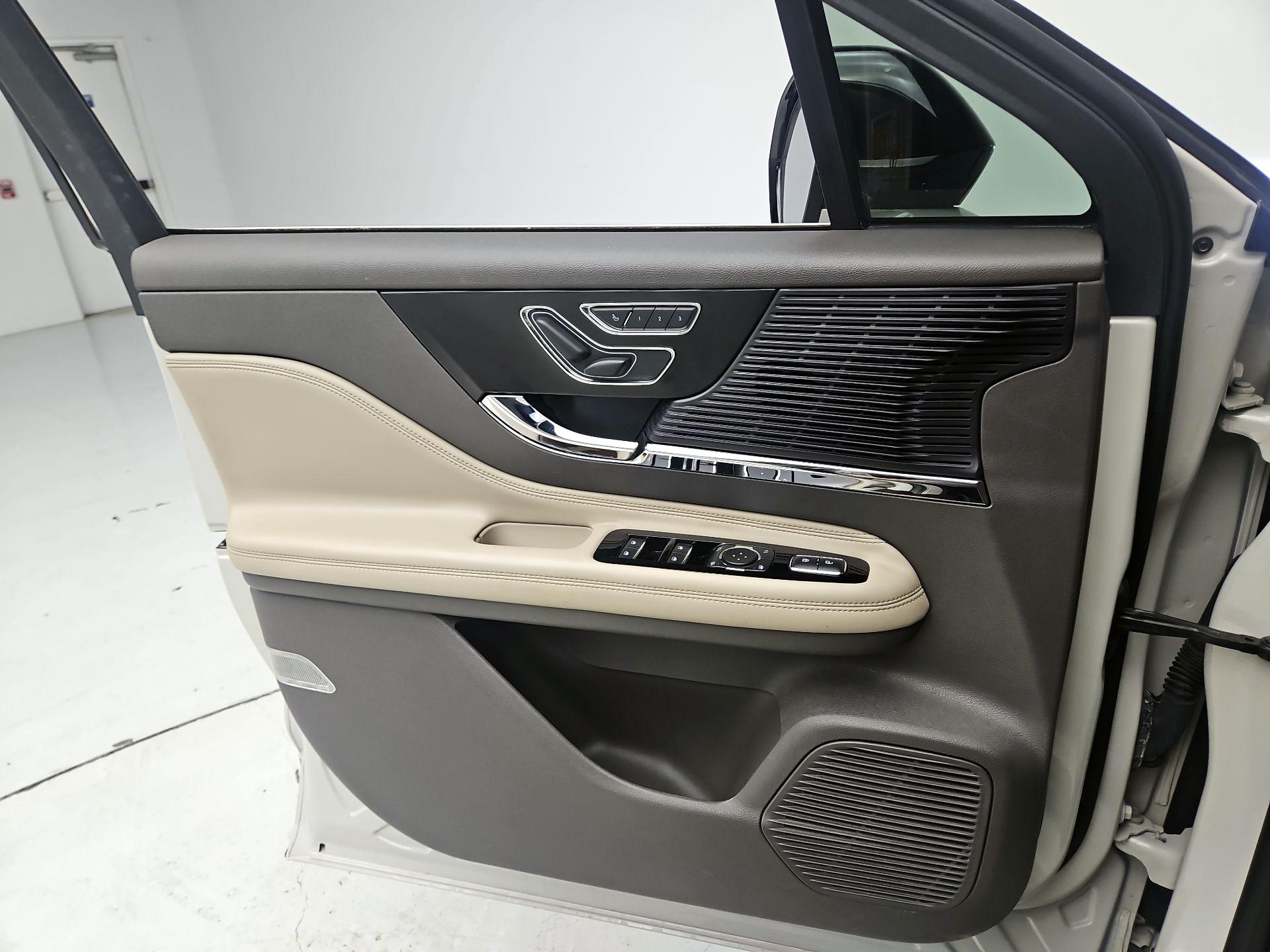 Thumbnail: 2022 Lincoln Corsair - 12