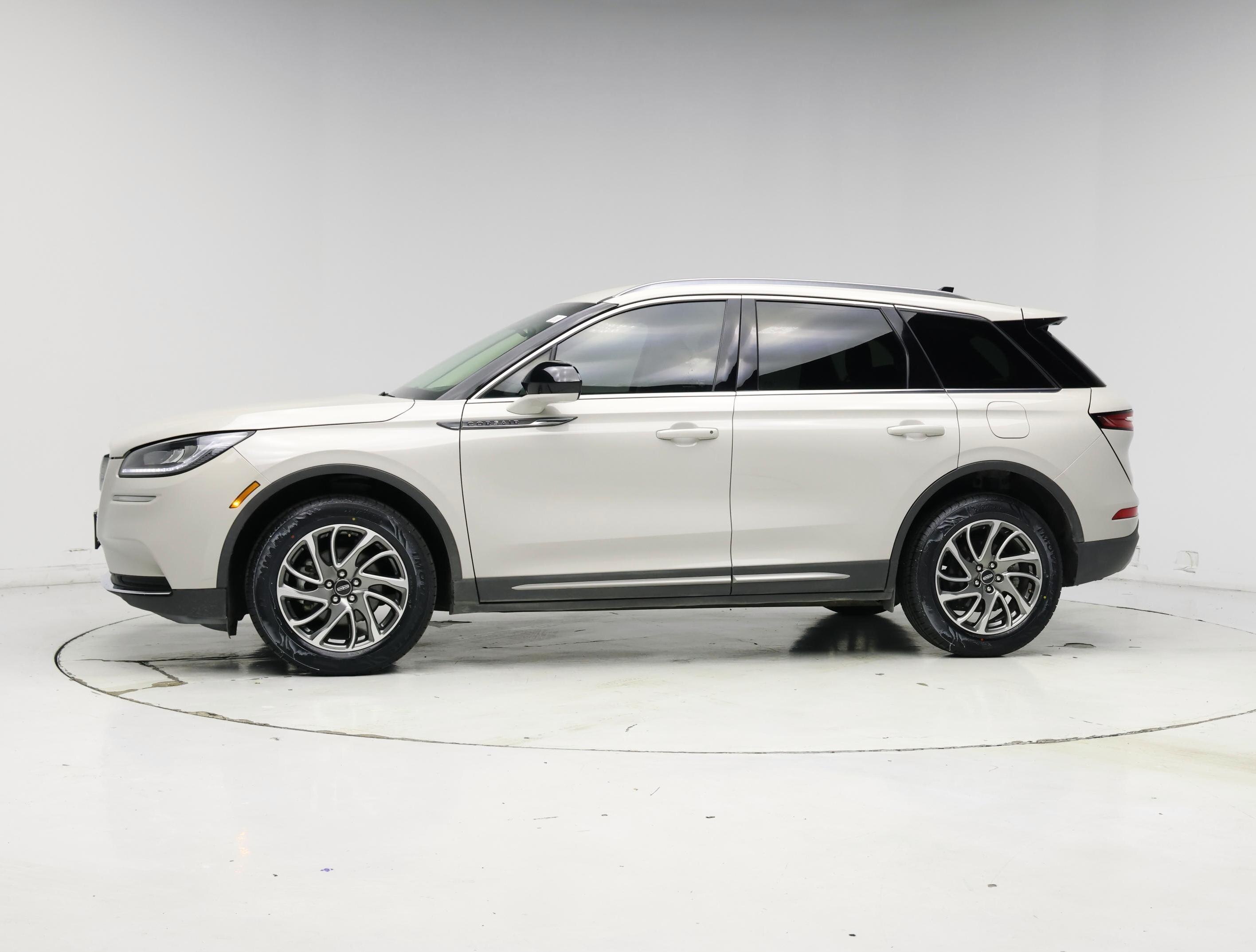 Thumbnail: 2022 Lincoln Corsair - 3