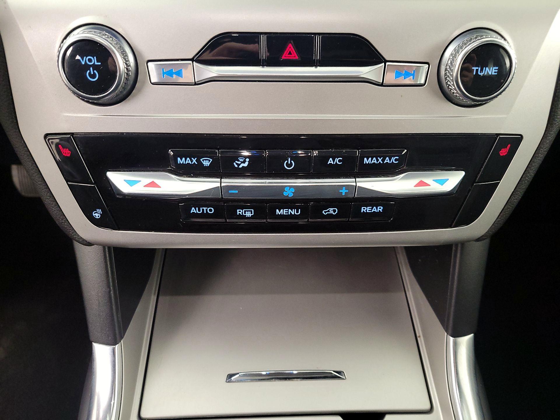 Thumbnail: 2022 Ford Explorer - 17