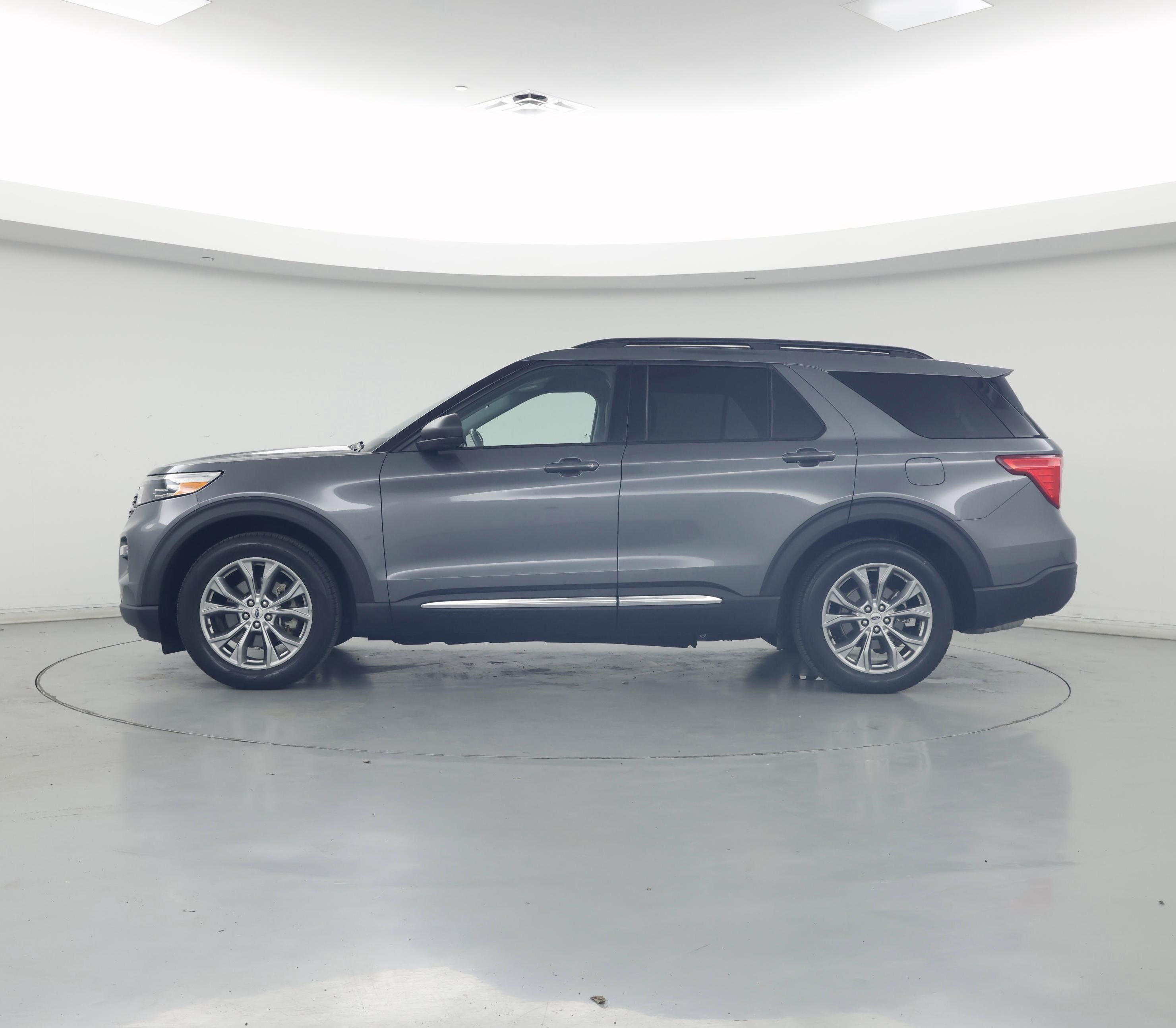 Thumbnail: 2022 Ford Explorer - 3