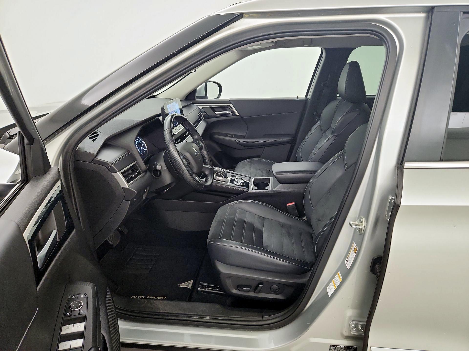 Thumbnail: 2022 Mitsubishi Outlander - 11