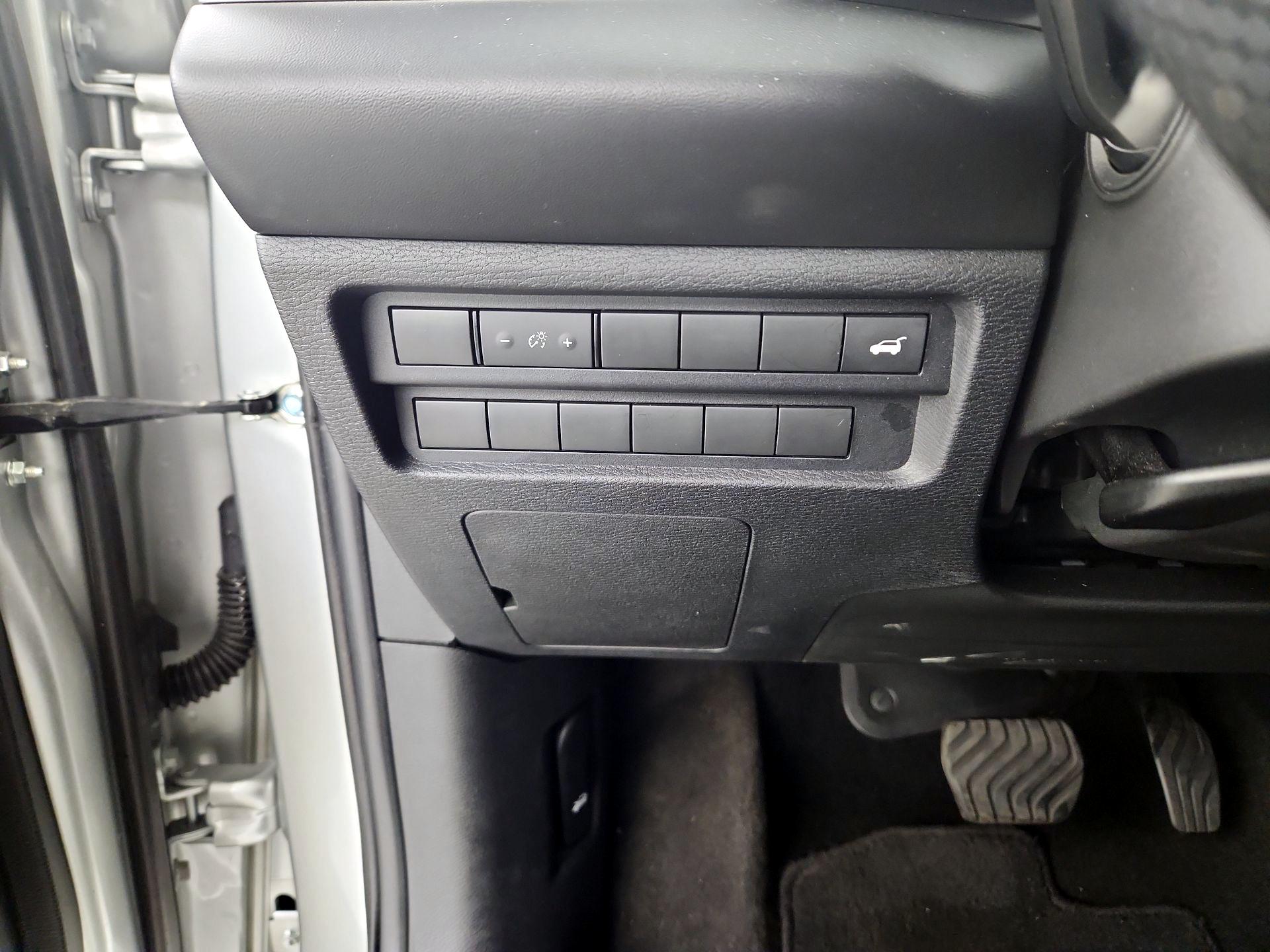 Thumbnail: 2022 Mitsubishi Outlander - 13