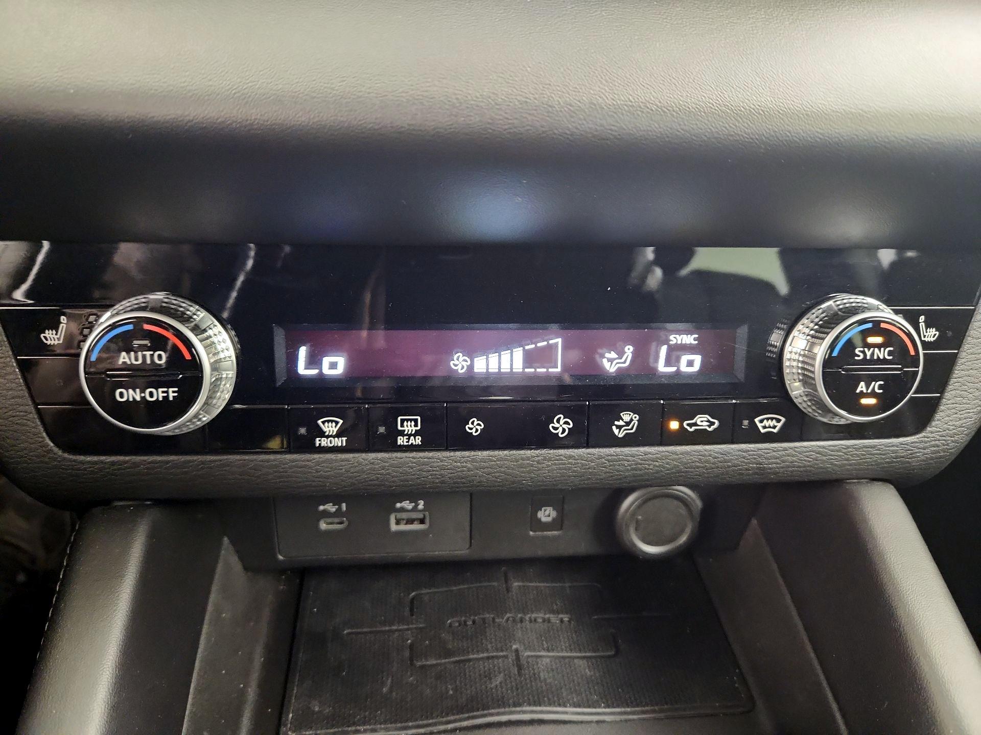 Thumbnail: 2022 Mitsubishi Outlander - 17