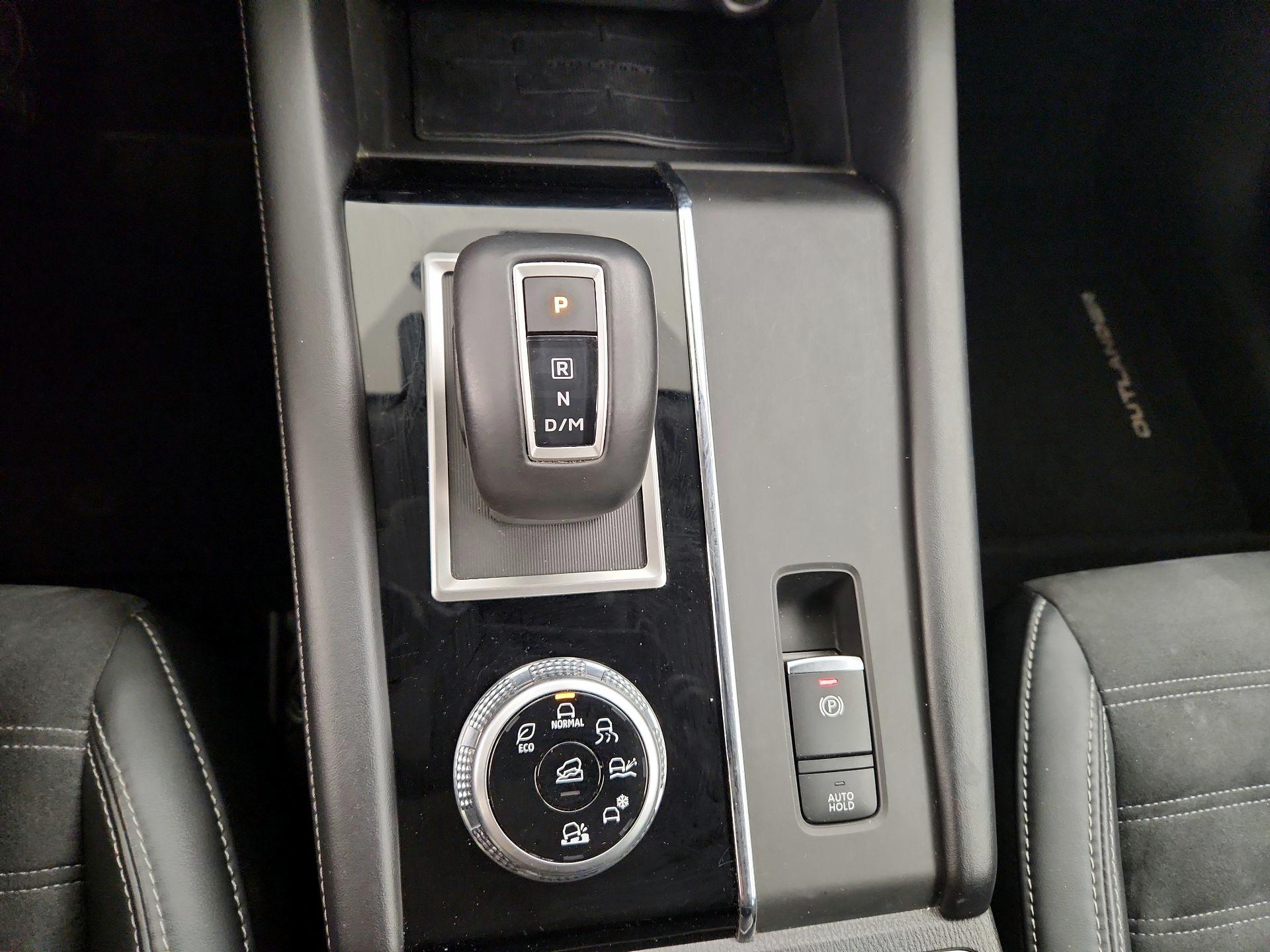 Thumbnail: 2022 Mitsubishi Outlander - 18